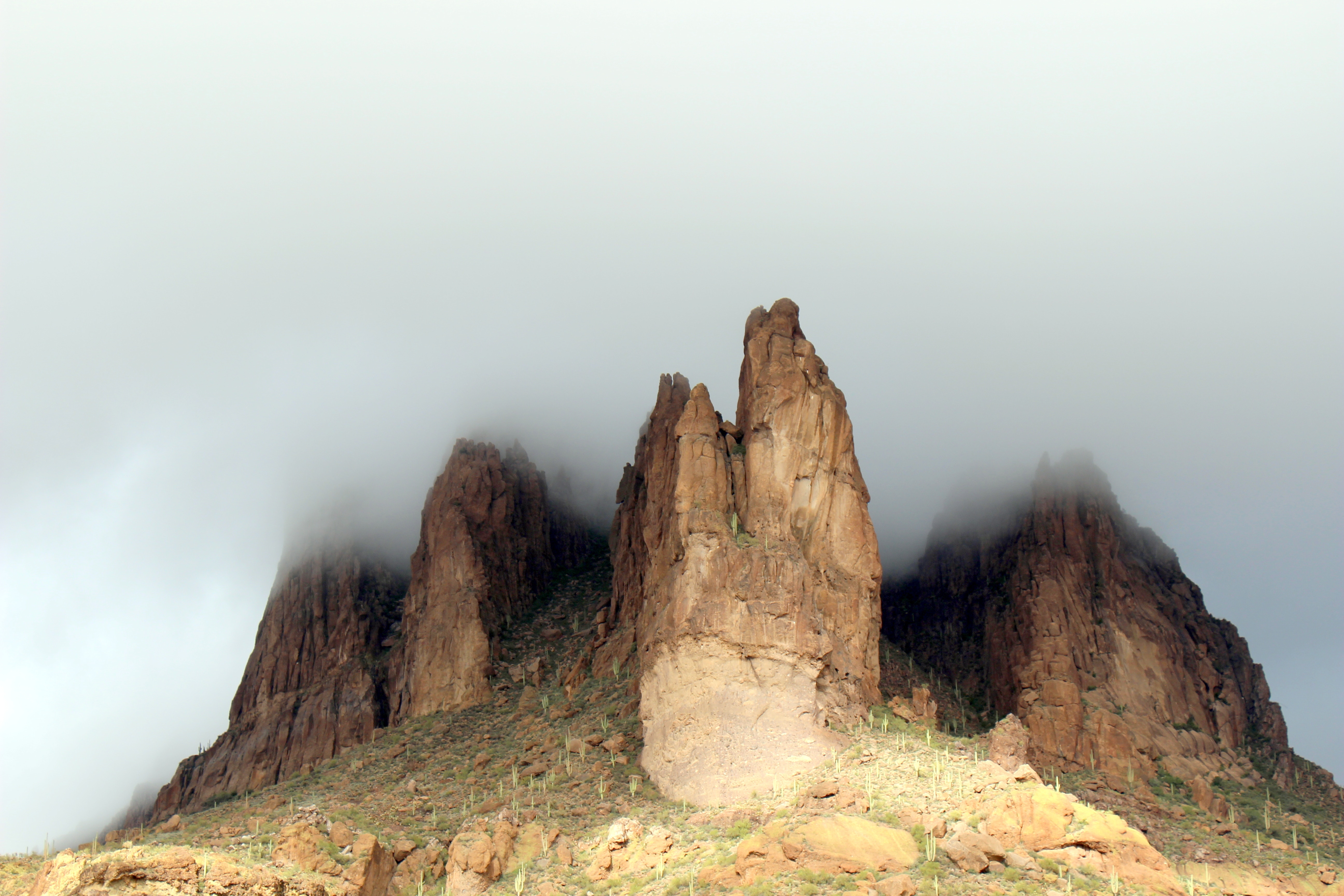 Arizona desert mountains shrouded in fog HD Wallpaper