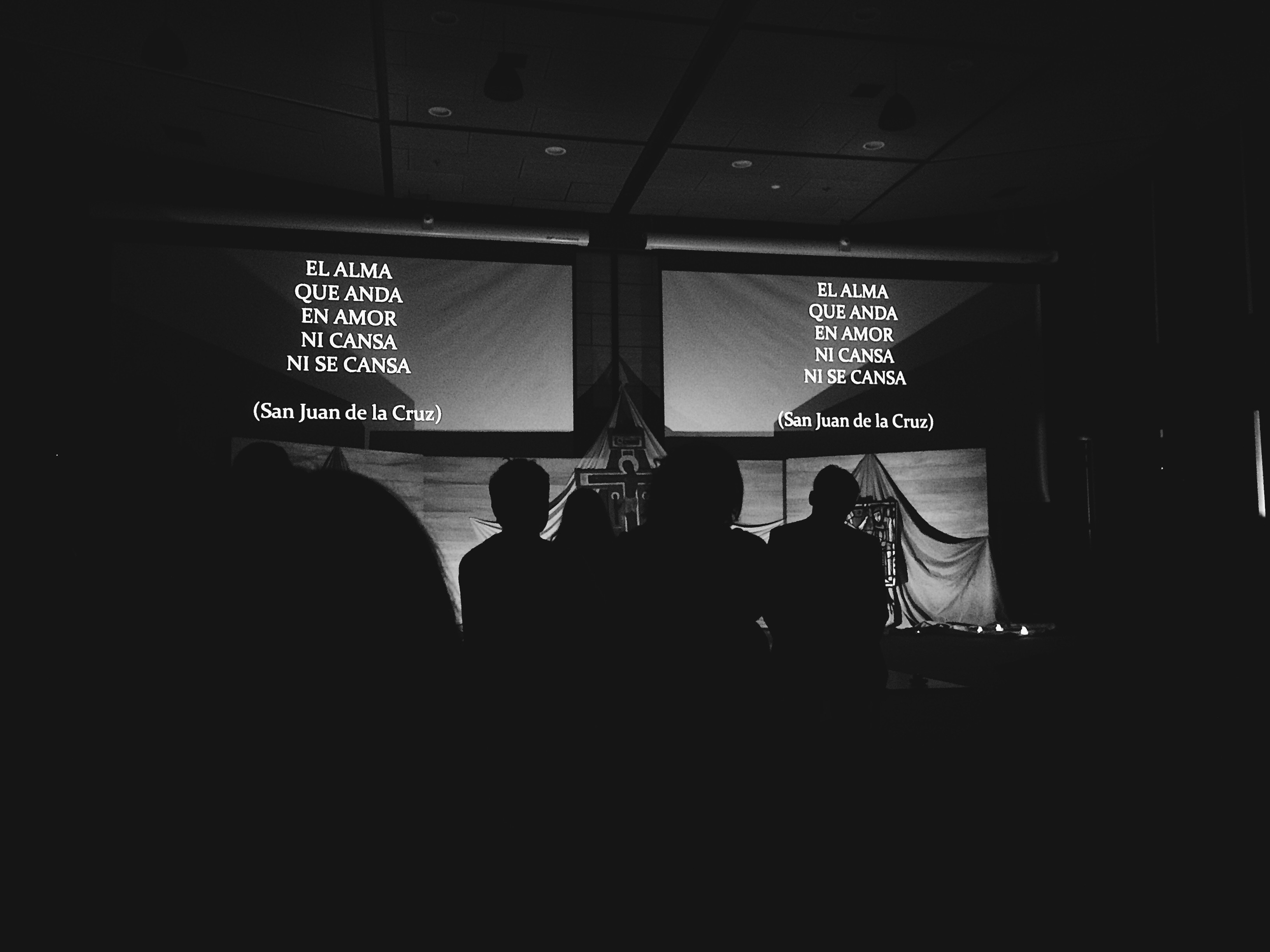 San Juan de la Cruz quote projected on screens HD Wallpaper