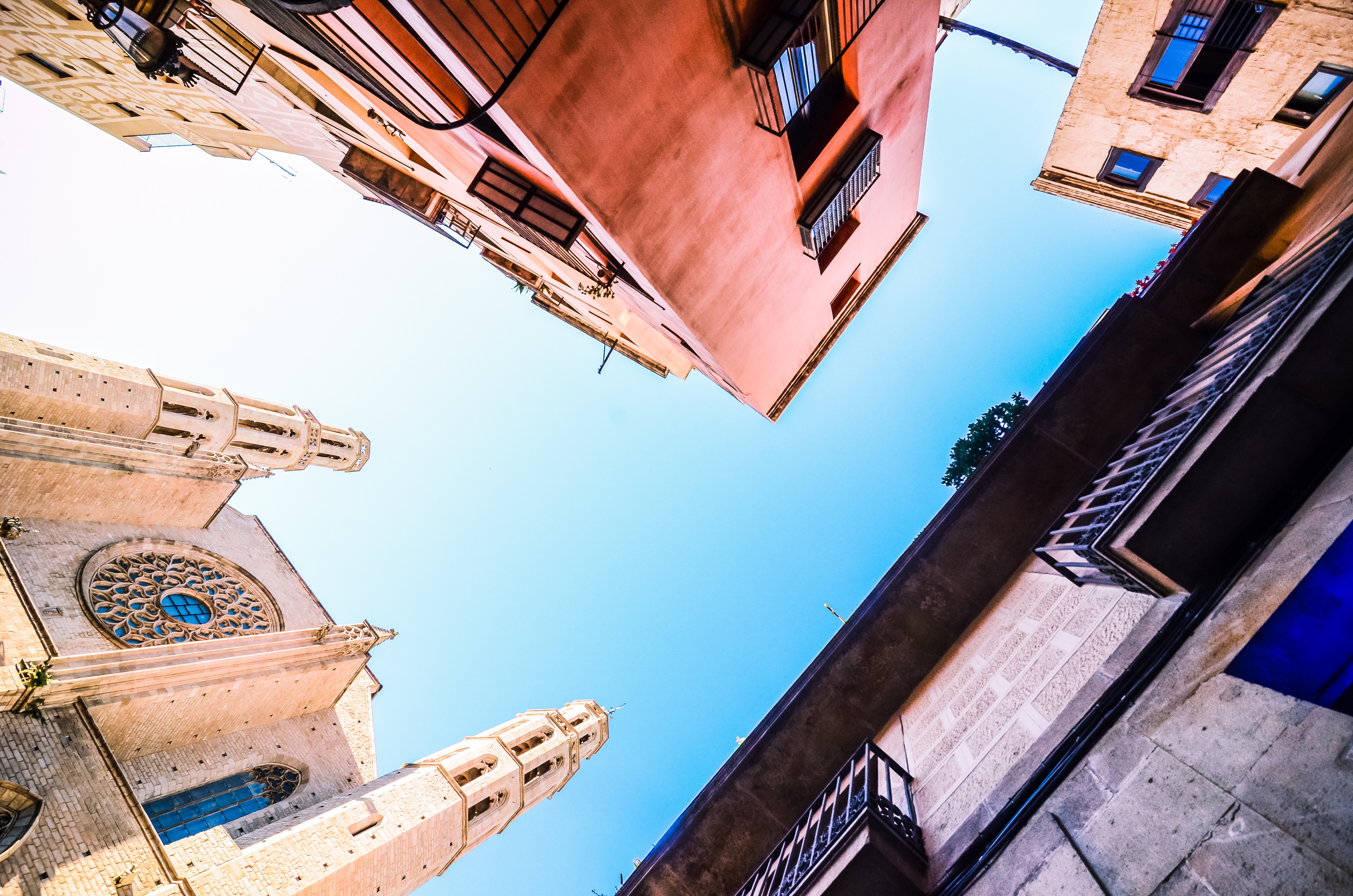 Looking up at buildings and a cathedral in Barcelona HD Wallpaper