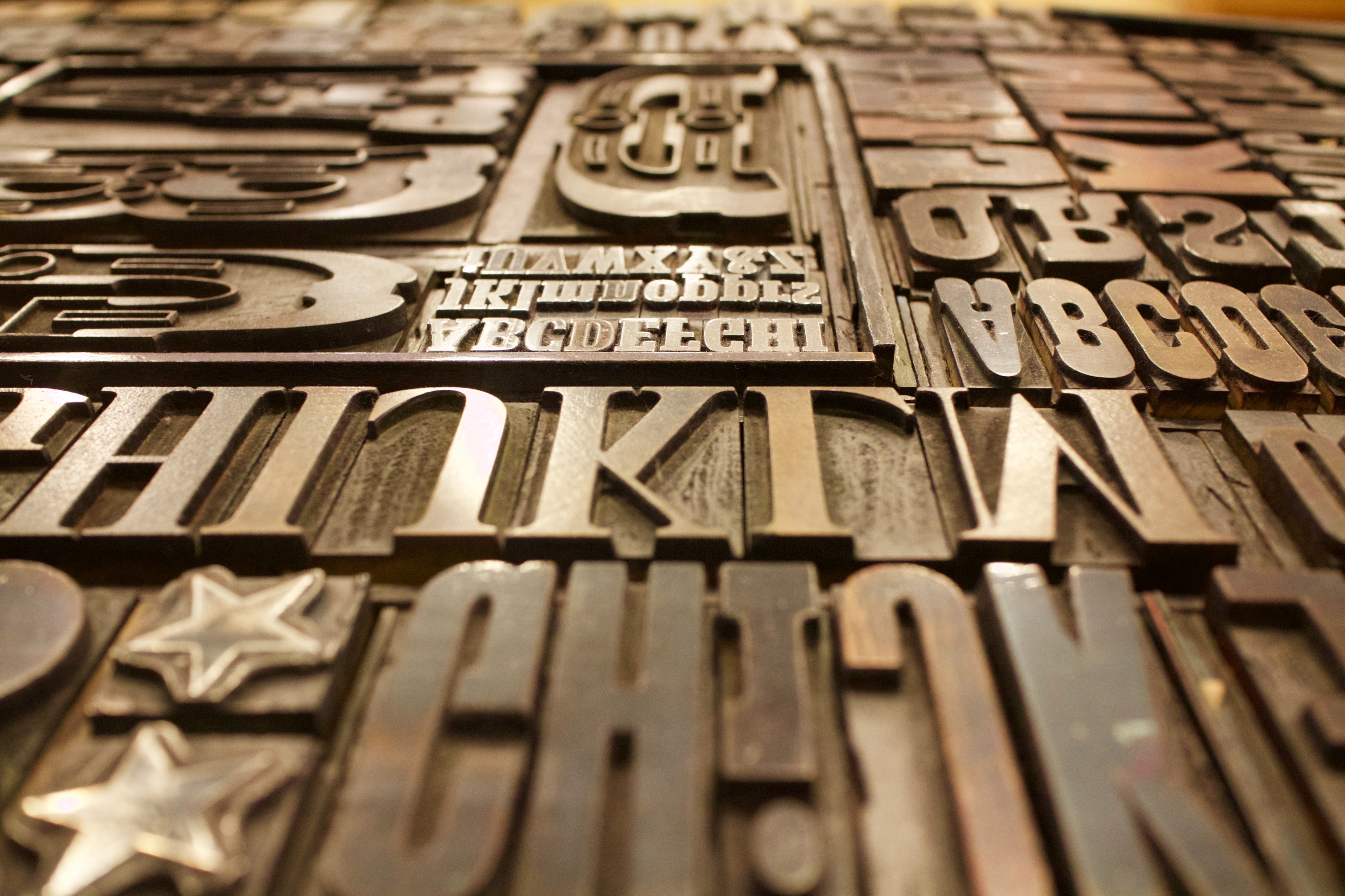 Close-up of vintage letterpress printing blocks HD Wallpaper
