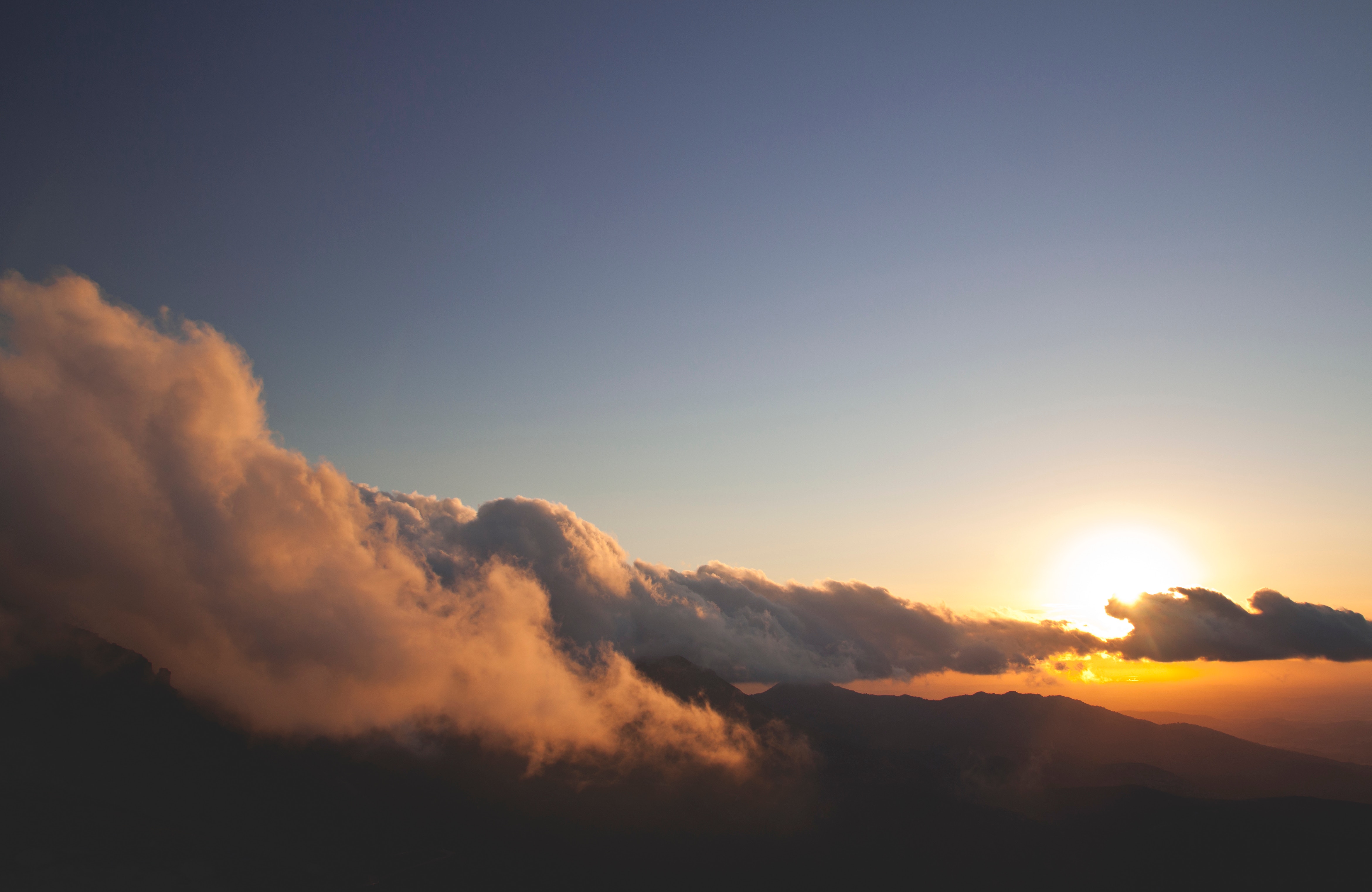 Sunset over mountains with clouds in Spain HD Wallpaper