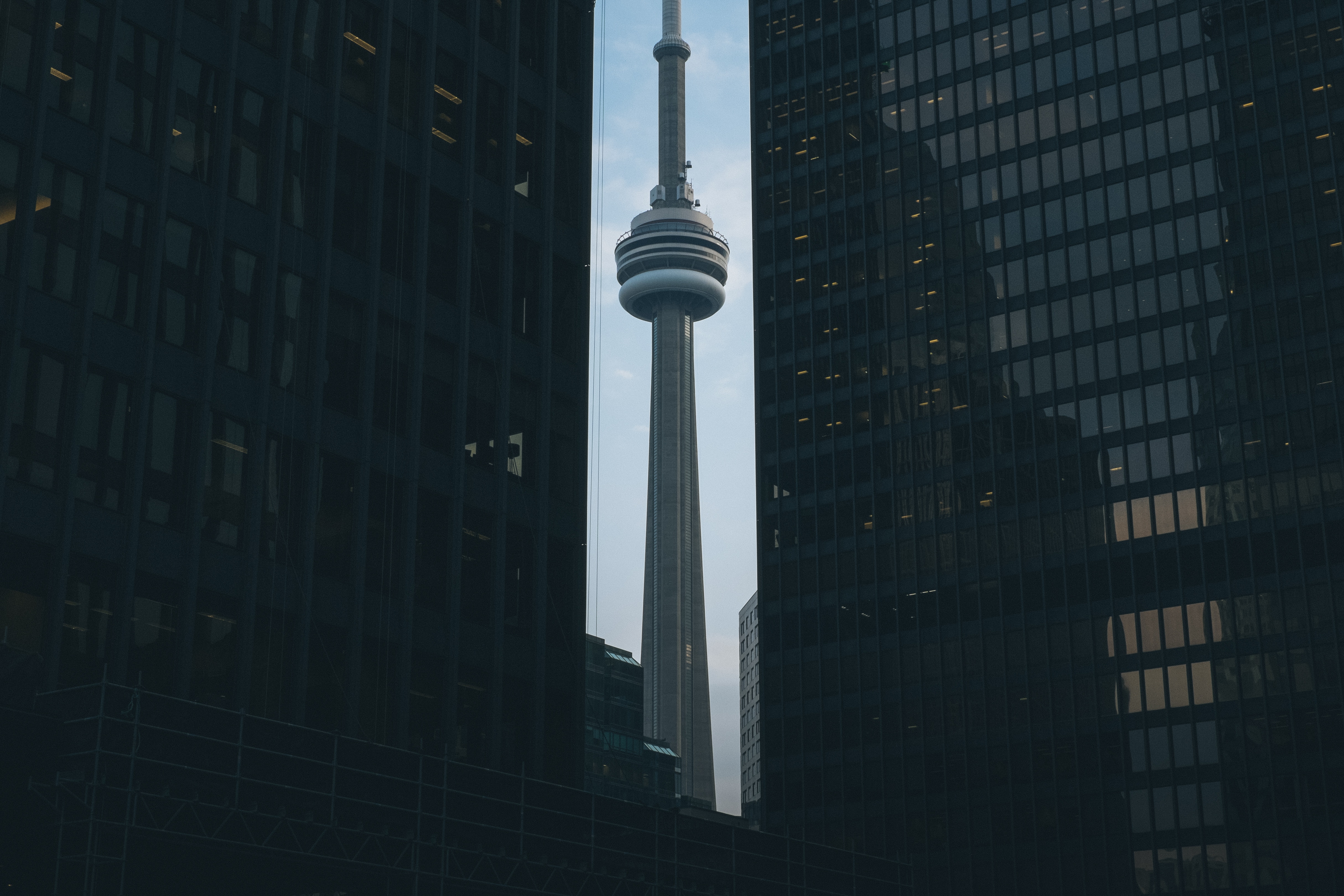 CN Tower between two skyscrapers in Toronto HD Wallpaper
