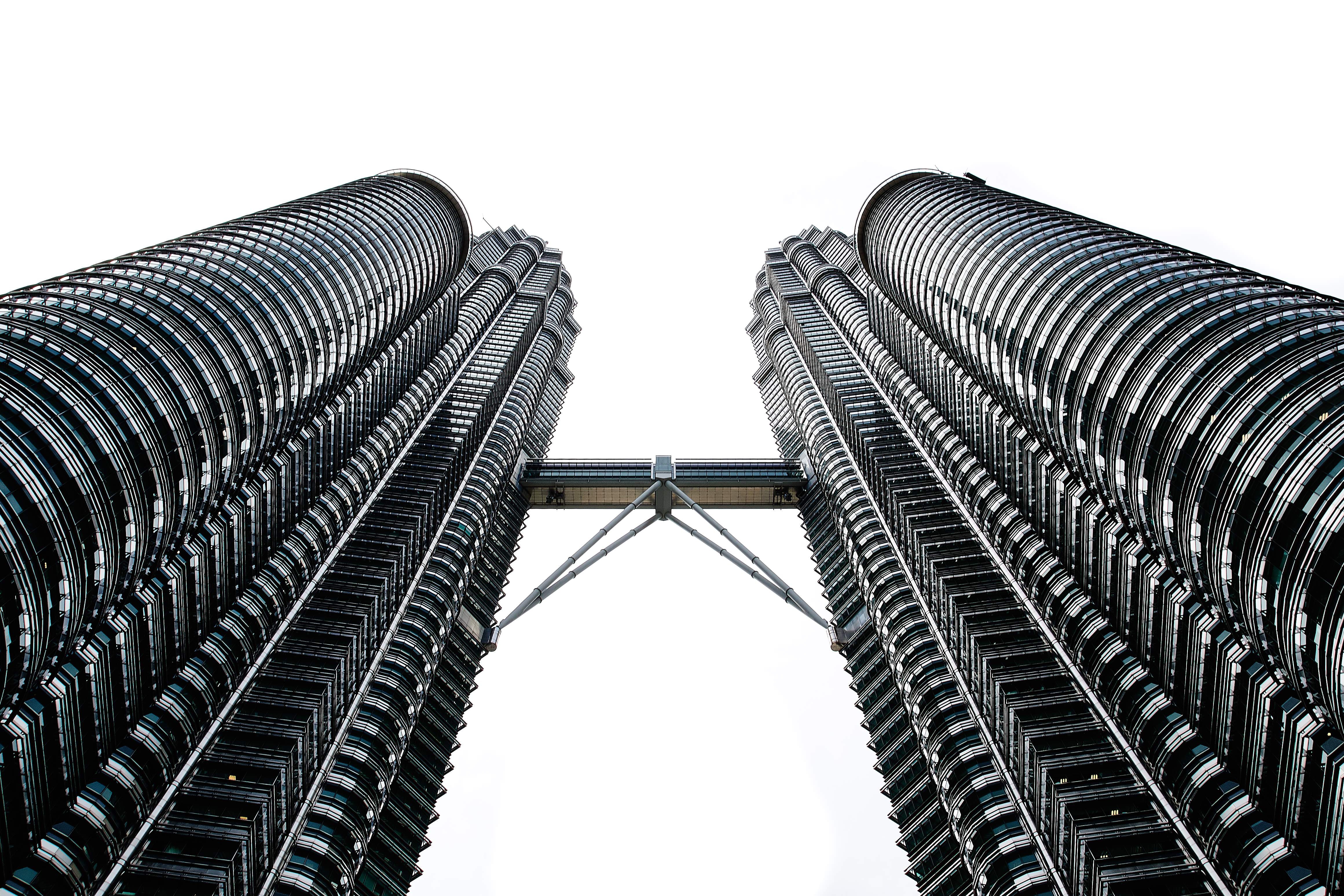 Petronas Towers with Skybridge in Kuala Lumpur HD Wallpaper