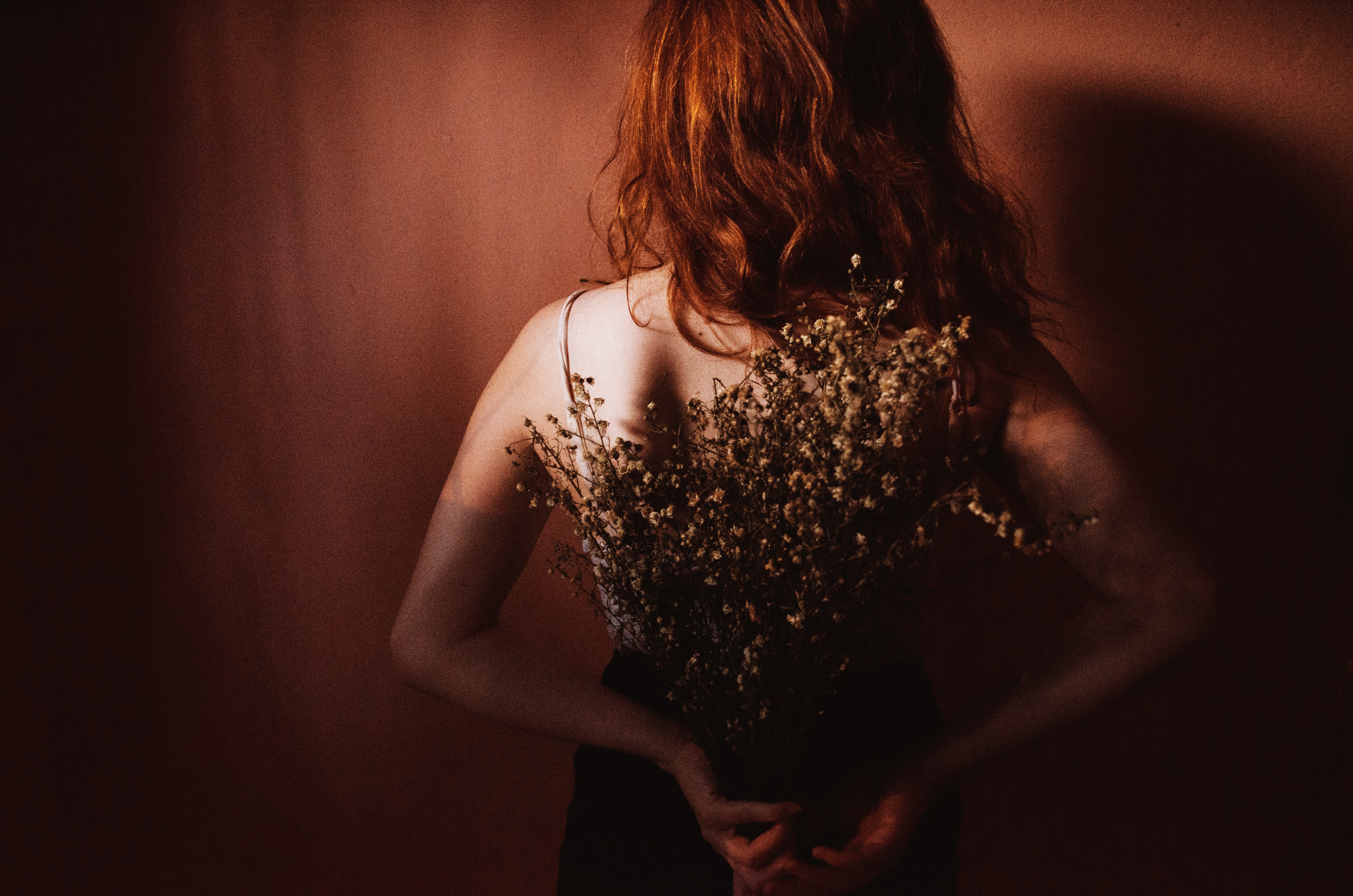 Woman with red hair holding dried flowers HD Wallpaper