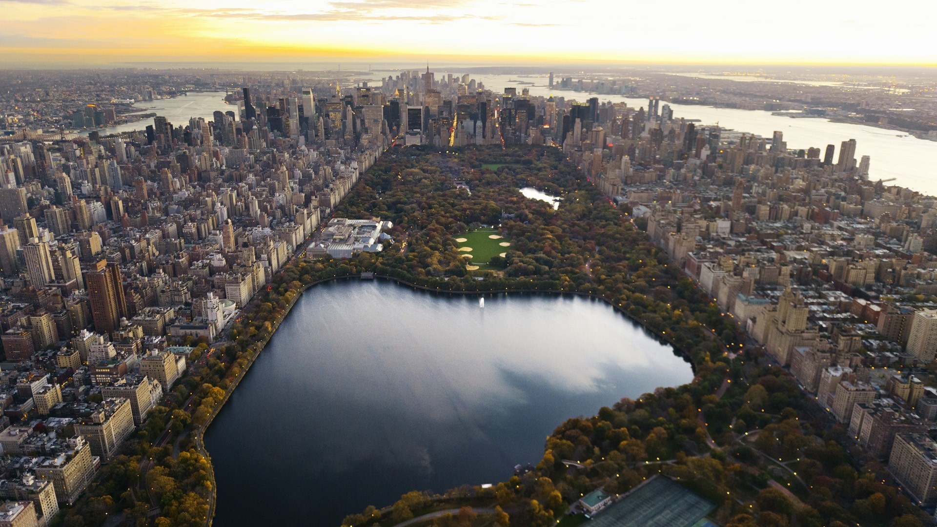 Aerial view of Central Park and New York City skyline HD Wallpaper