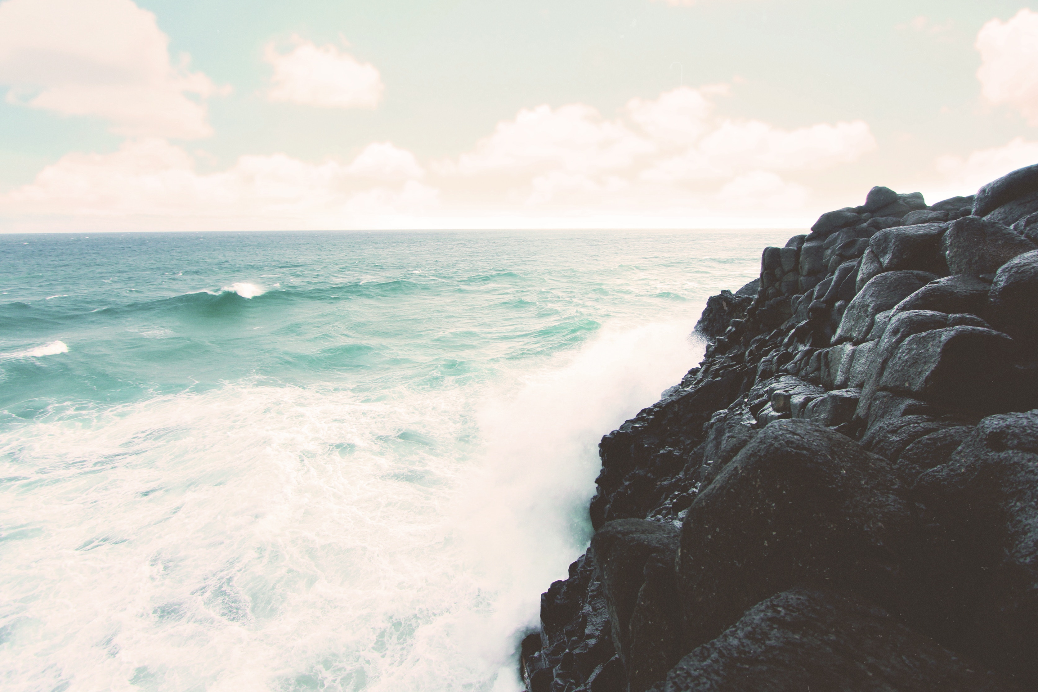 Waves crashing on a rocky coast HD Wallpaper