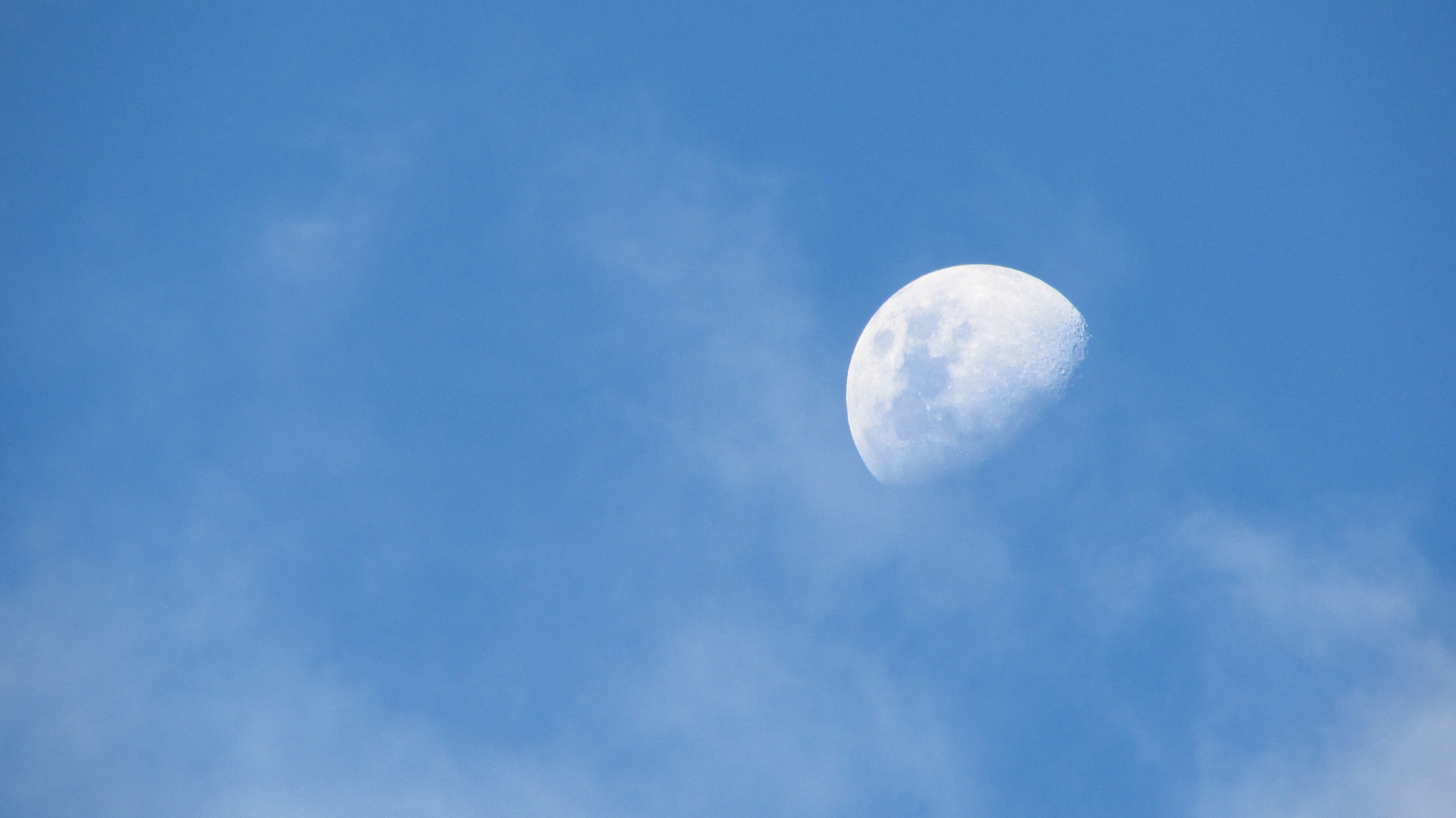 Half moon in a blue sky with clouds HD Wallpaper