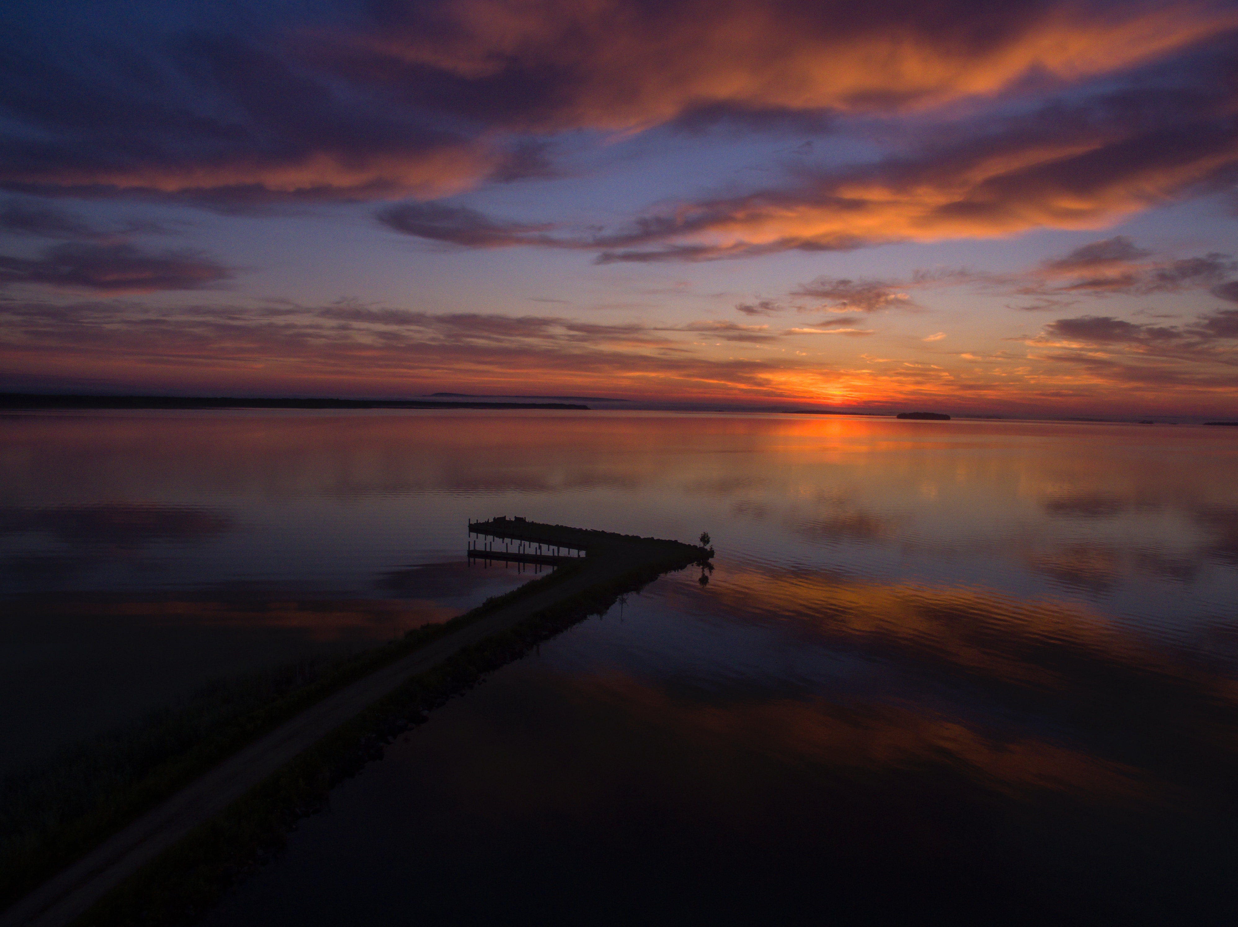Sunrise over a calm bay with a pier HD Wallpaper
