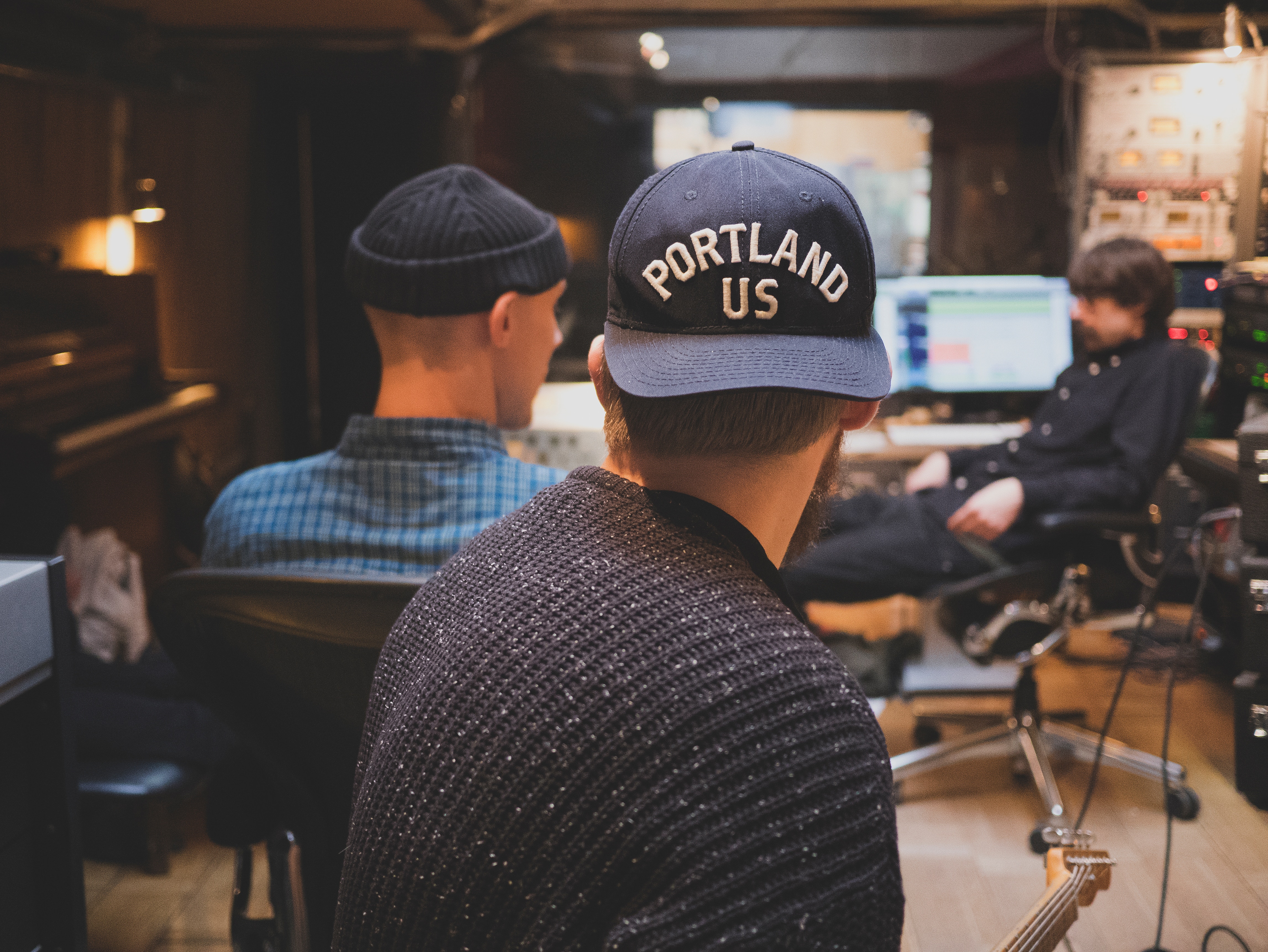 People in a recording studio with Portland hat HD Wallpaper