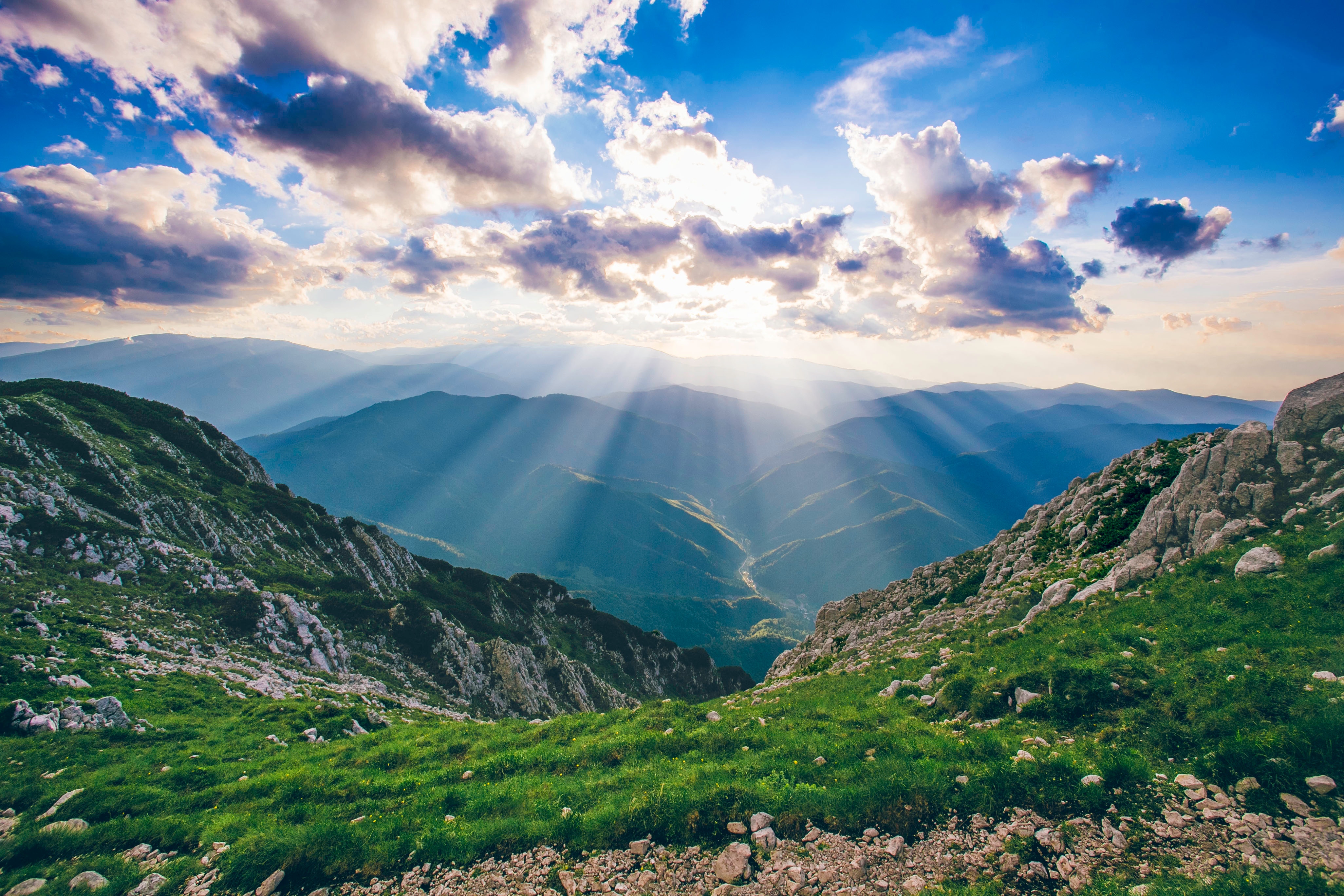 Sunbeams over Piatra Craiului mountains in Romania HD Wallpaper
