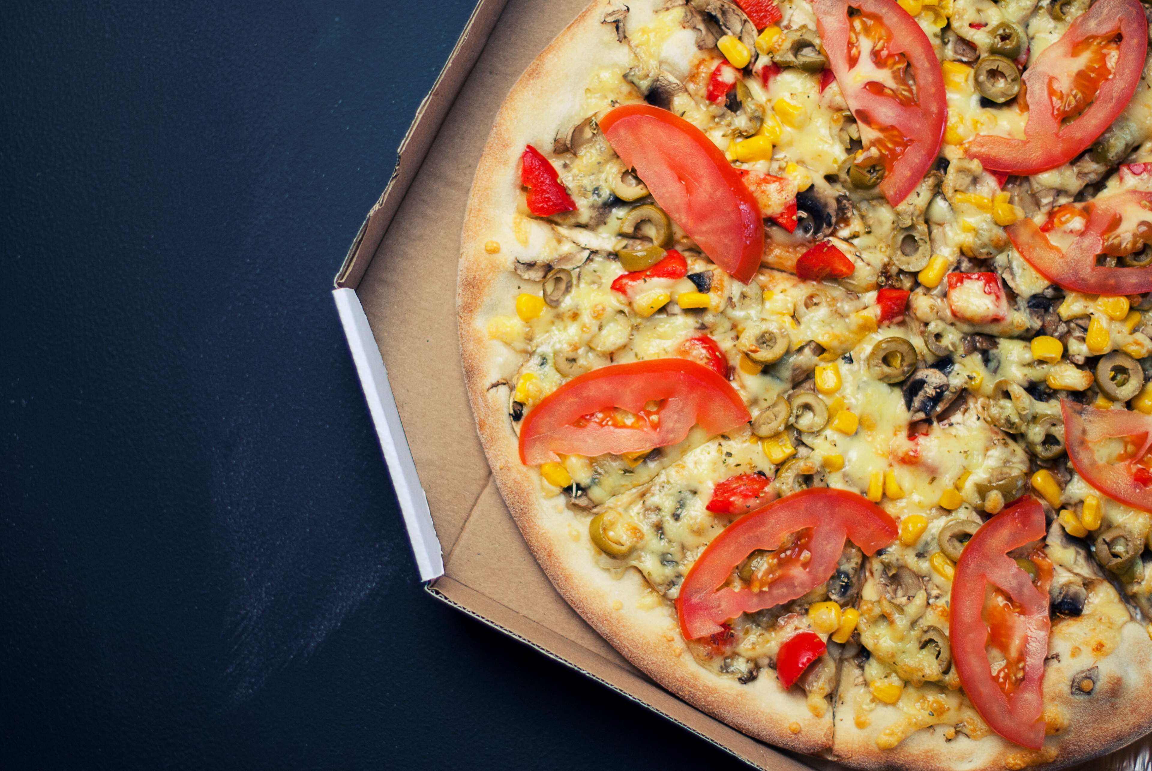 Vegetable pizza in a delivery box 4K HD Wallpaper