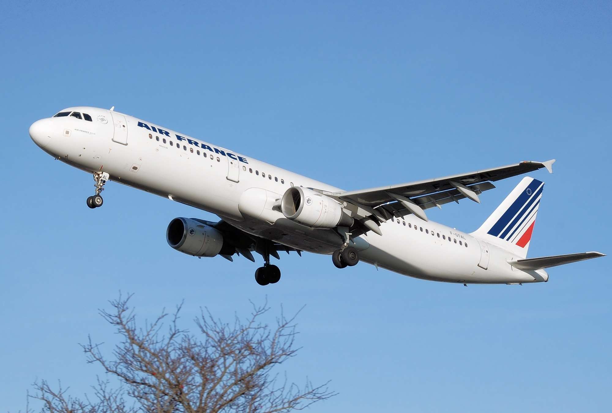 Air France Airbus A321 taking off HD Wallpaper