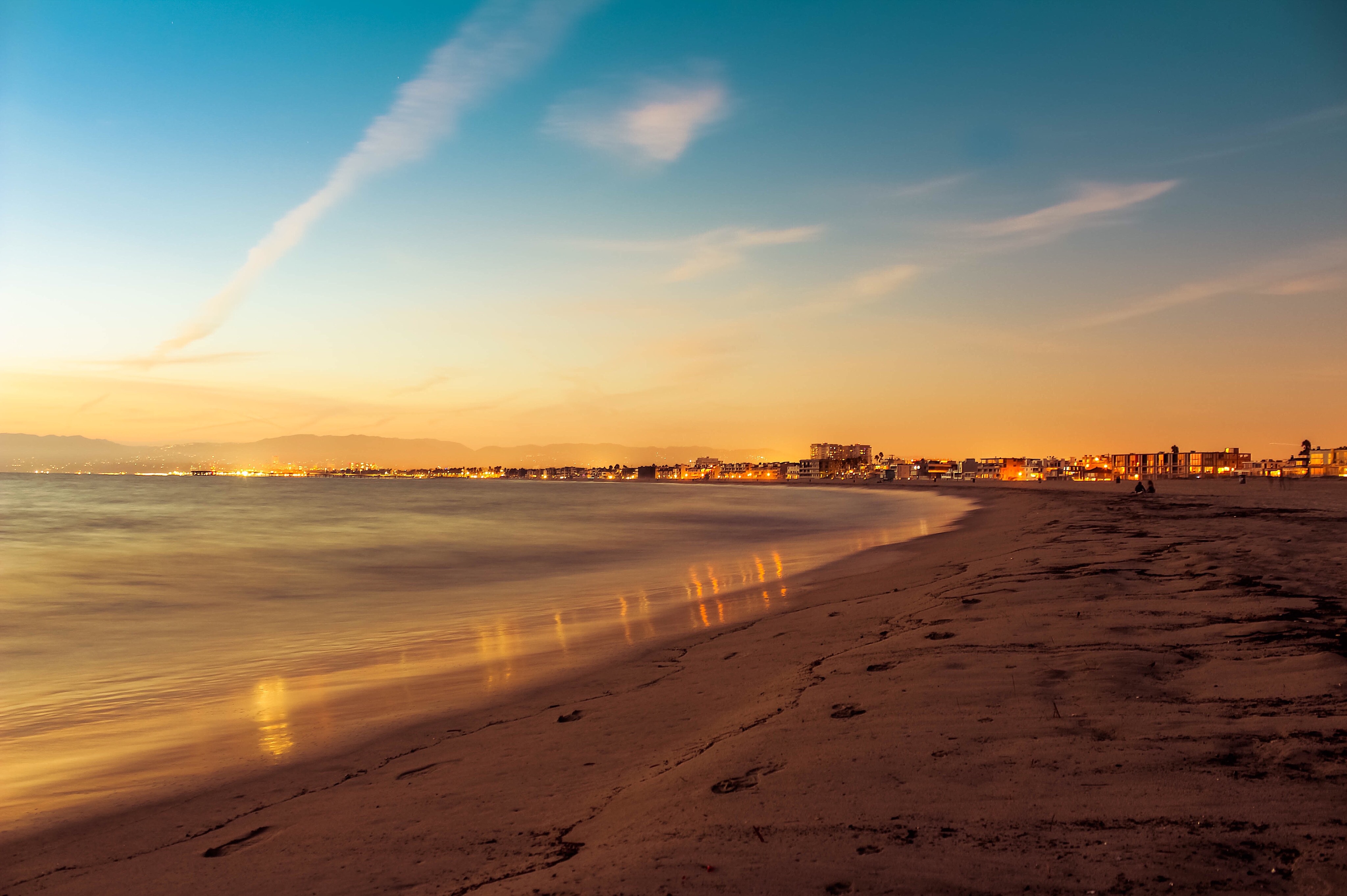 Beach and city skyline at dusk HD Wallpaper