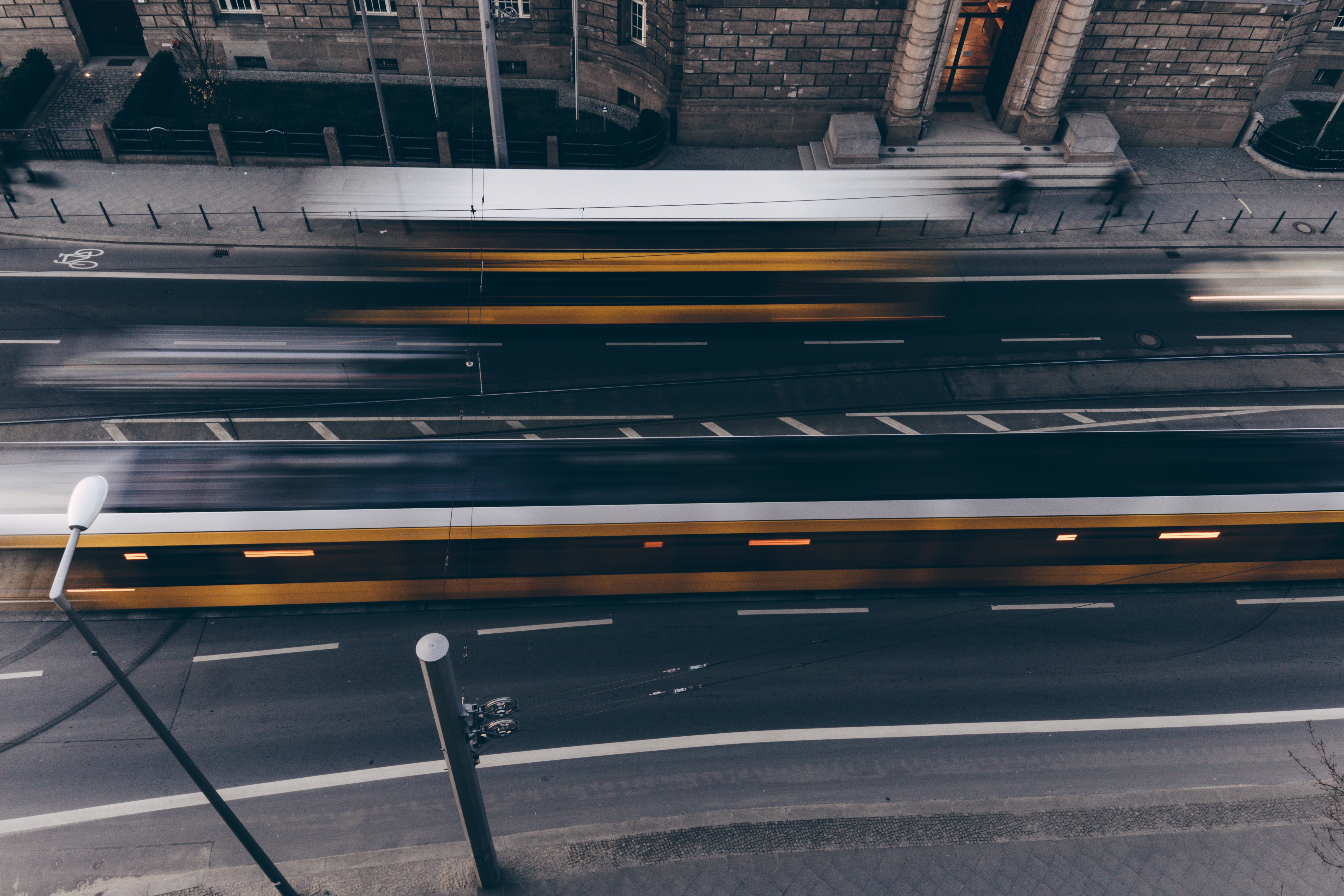 Long exposure of a tram in Berlin HD Wallpaper