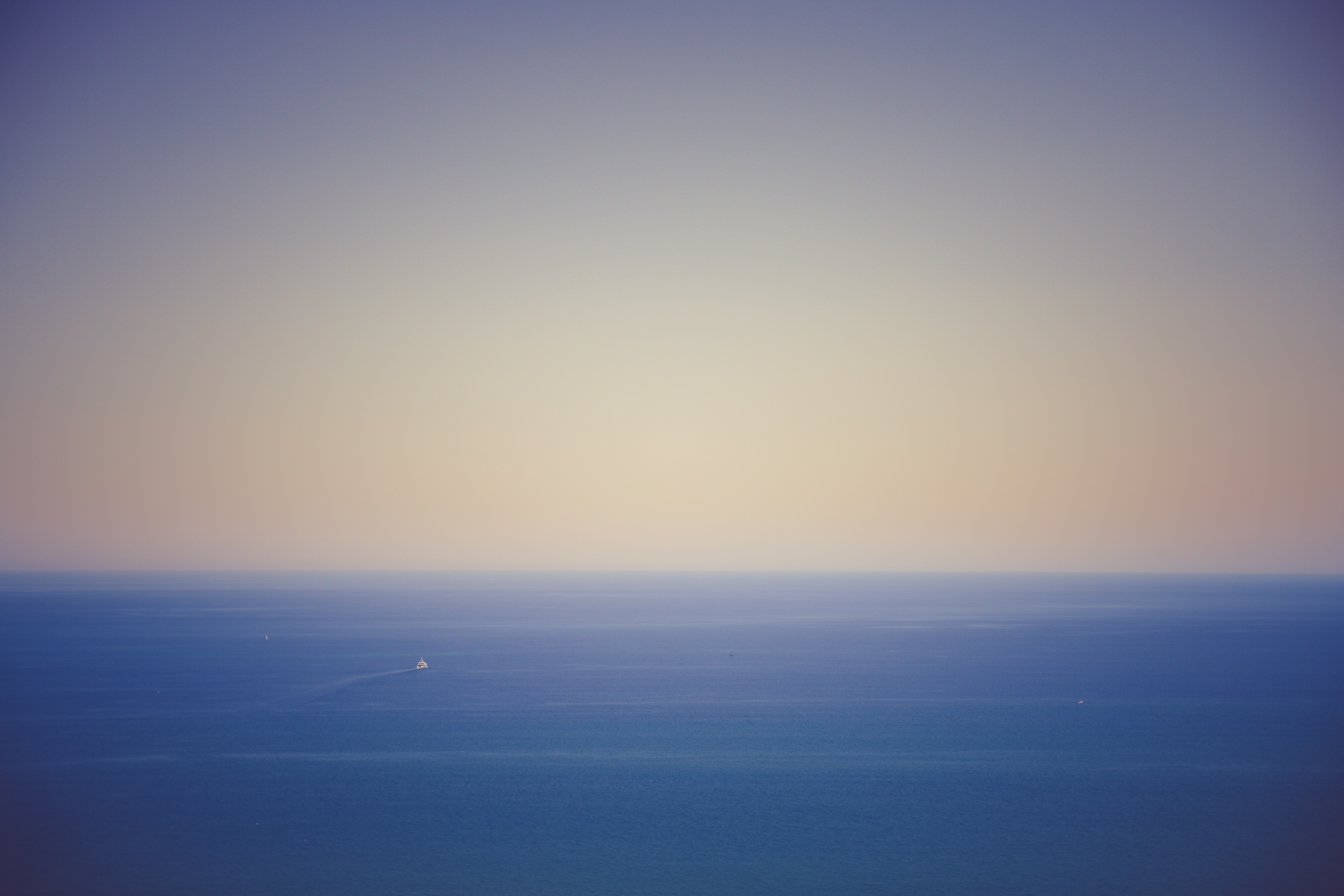 Ocean horizon with a boat and gradient sky HD Wallpaper
