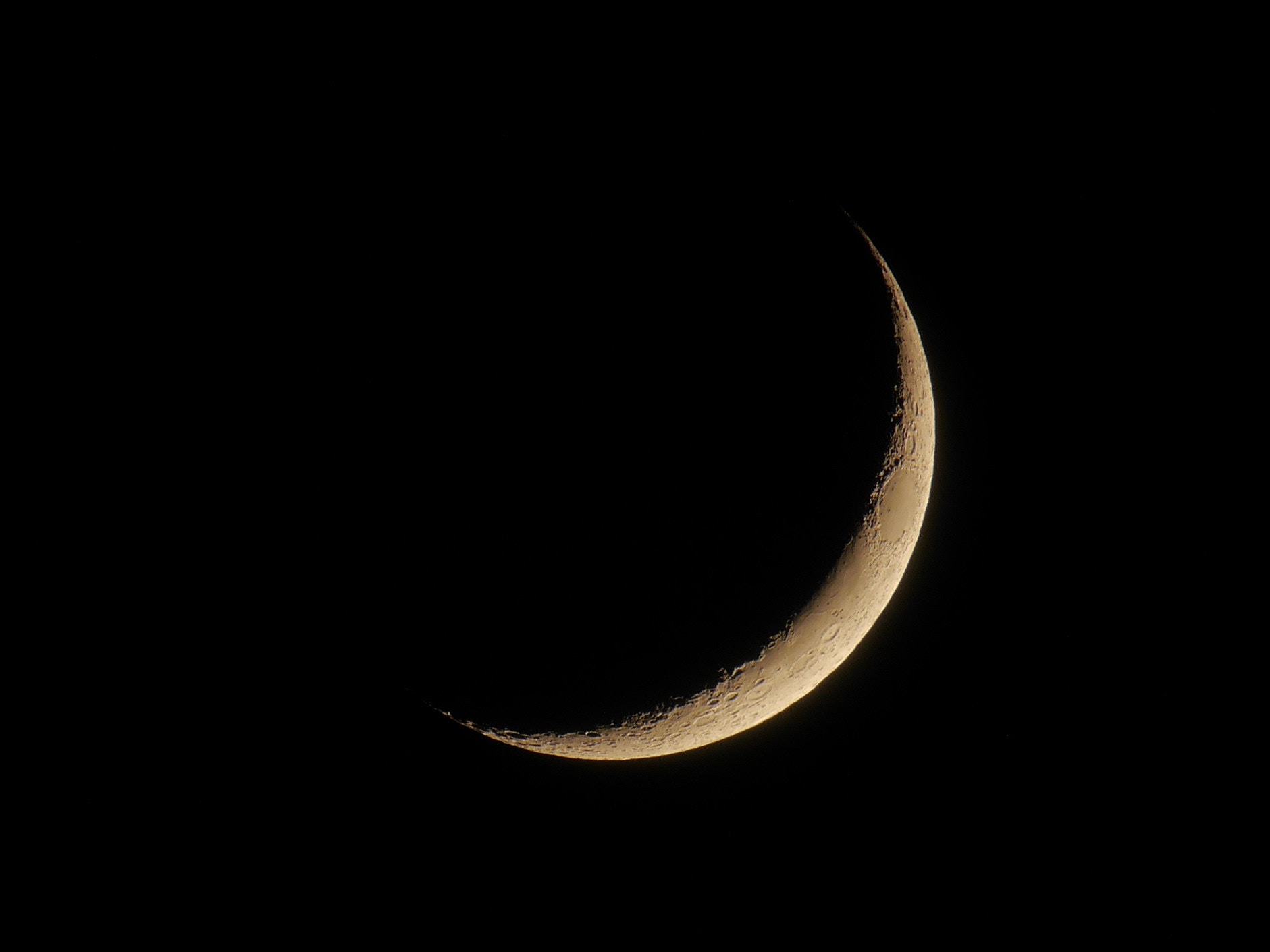 Crescent moon in the night sky HD Wallpaper