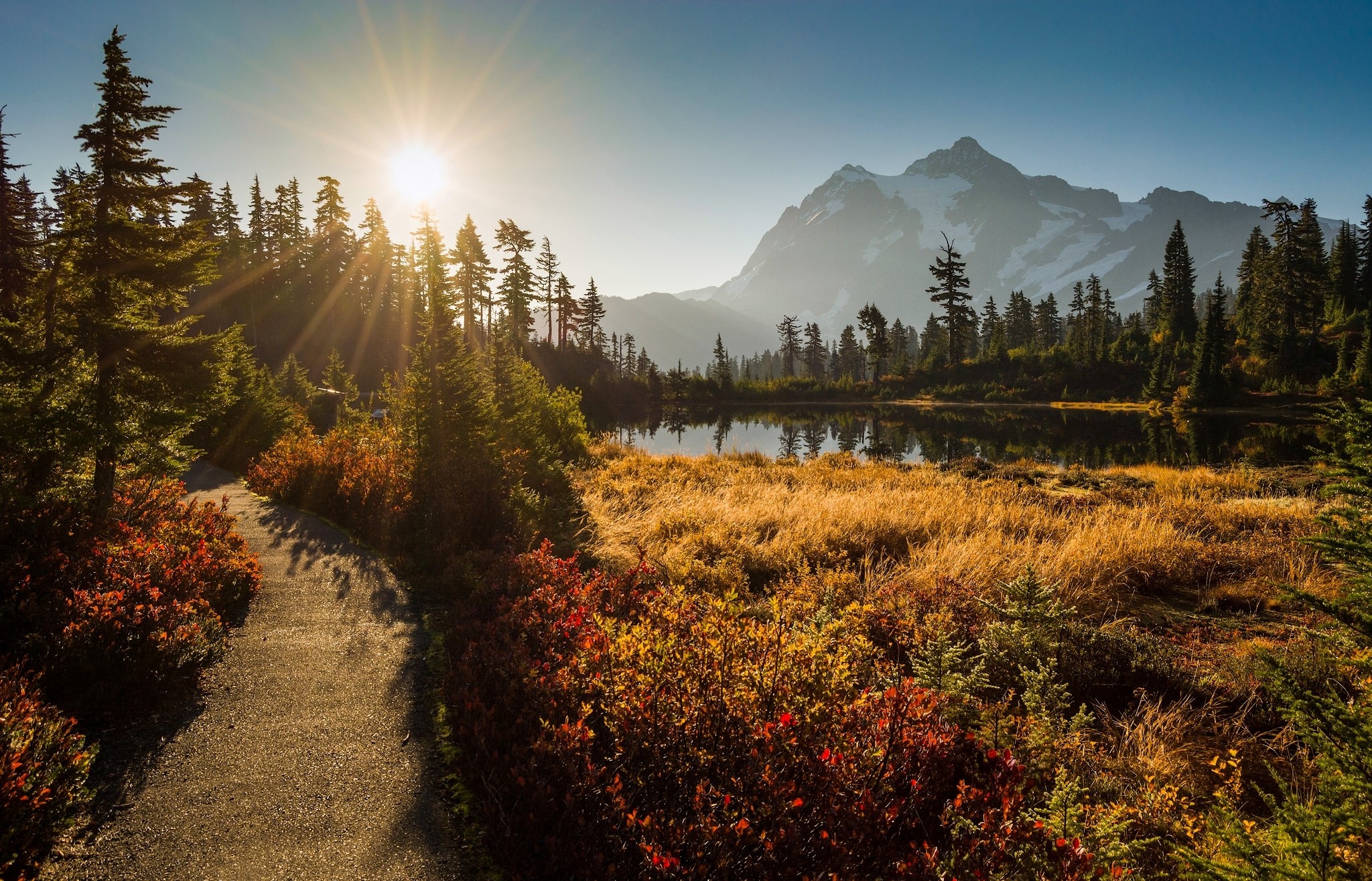 Mount Shuksan and Reflection Lake in Washington HD Wallpaper