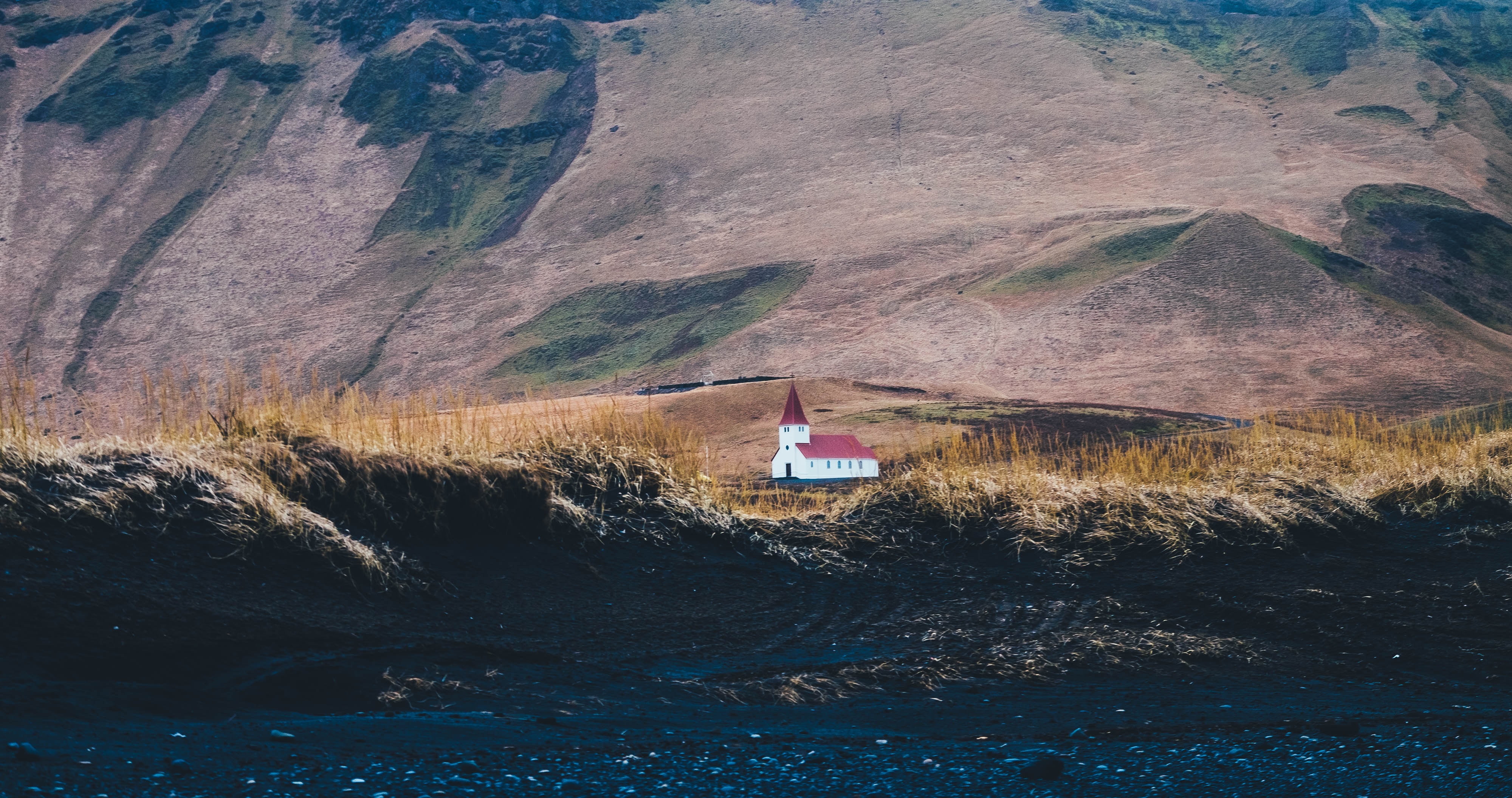 White church with red roof in Iceland HD Wallpaper