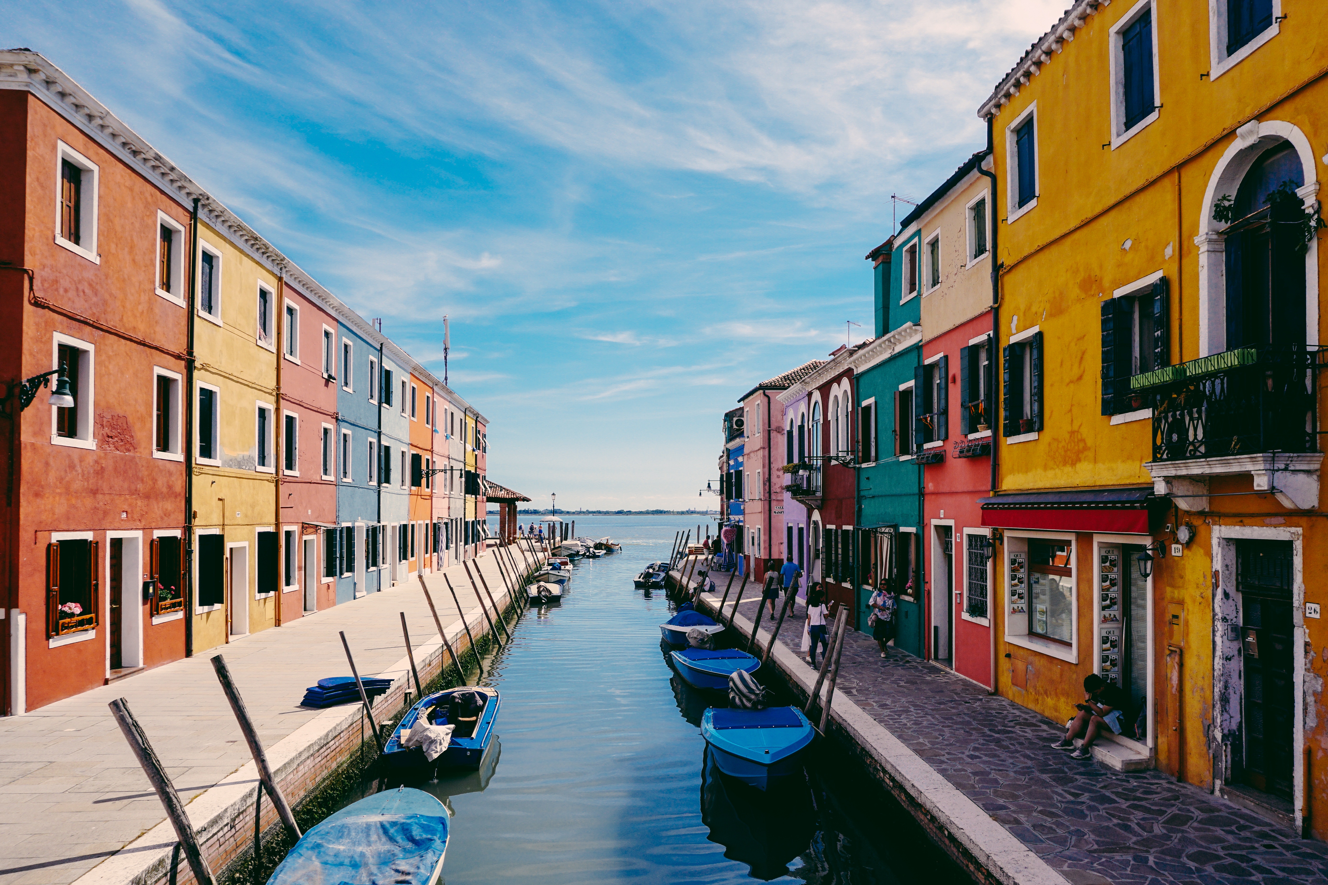 Colorful buildings and boats in Burano, Italy canal HD Wallpaper