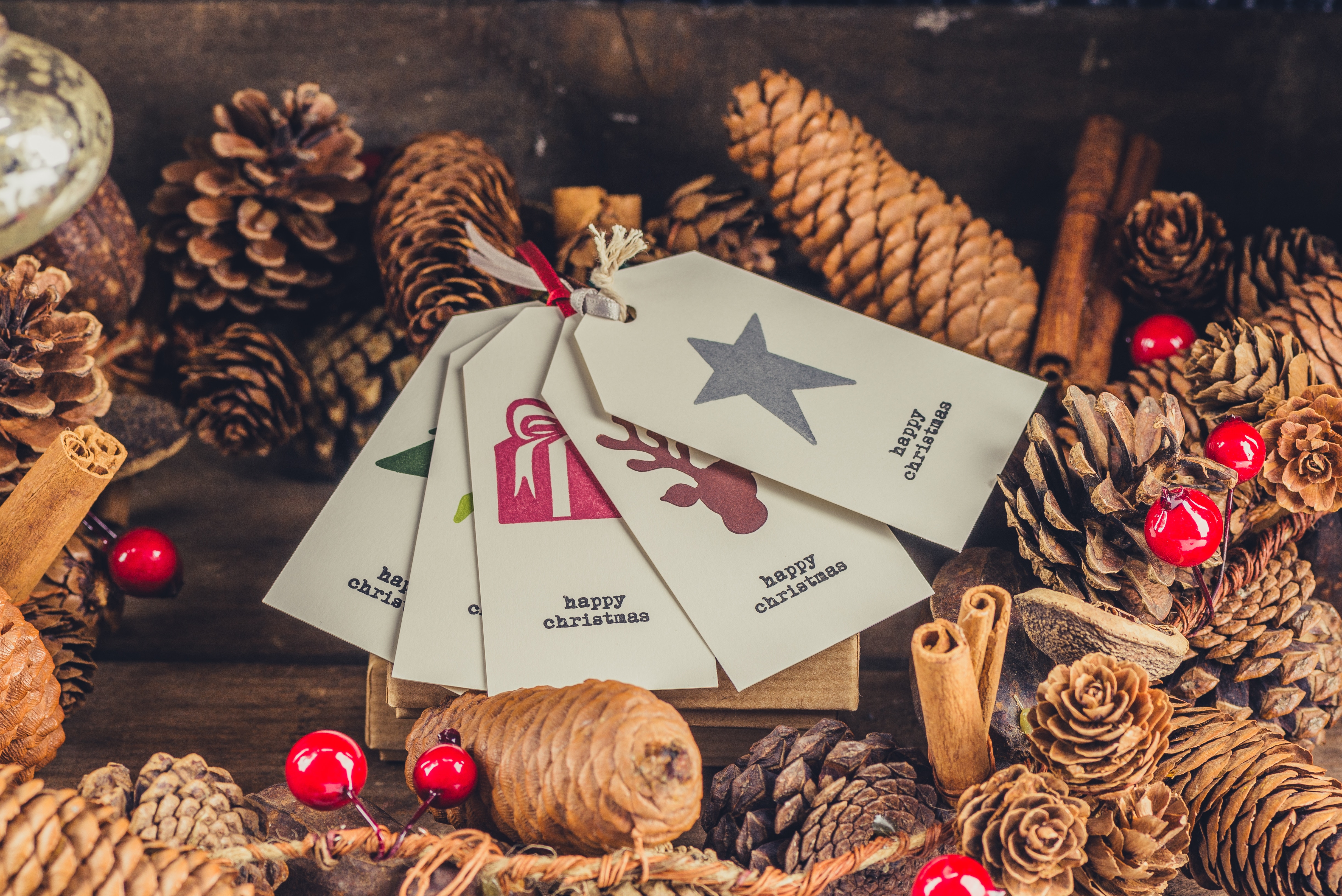 Christmas Tags with Pinecones and Red Berries HD Wallpaper