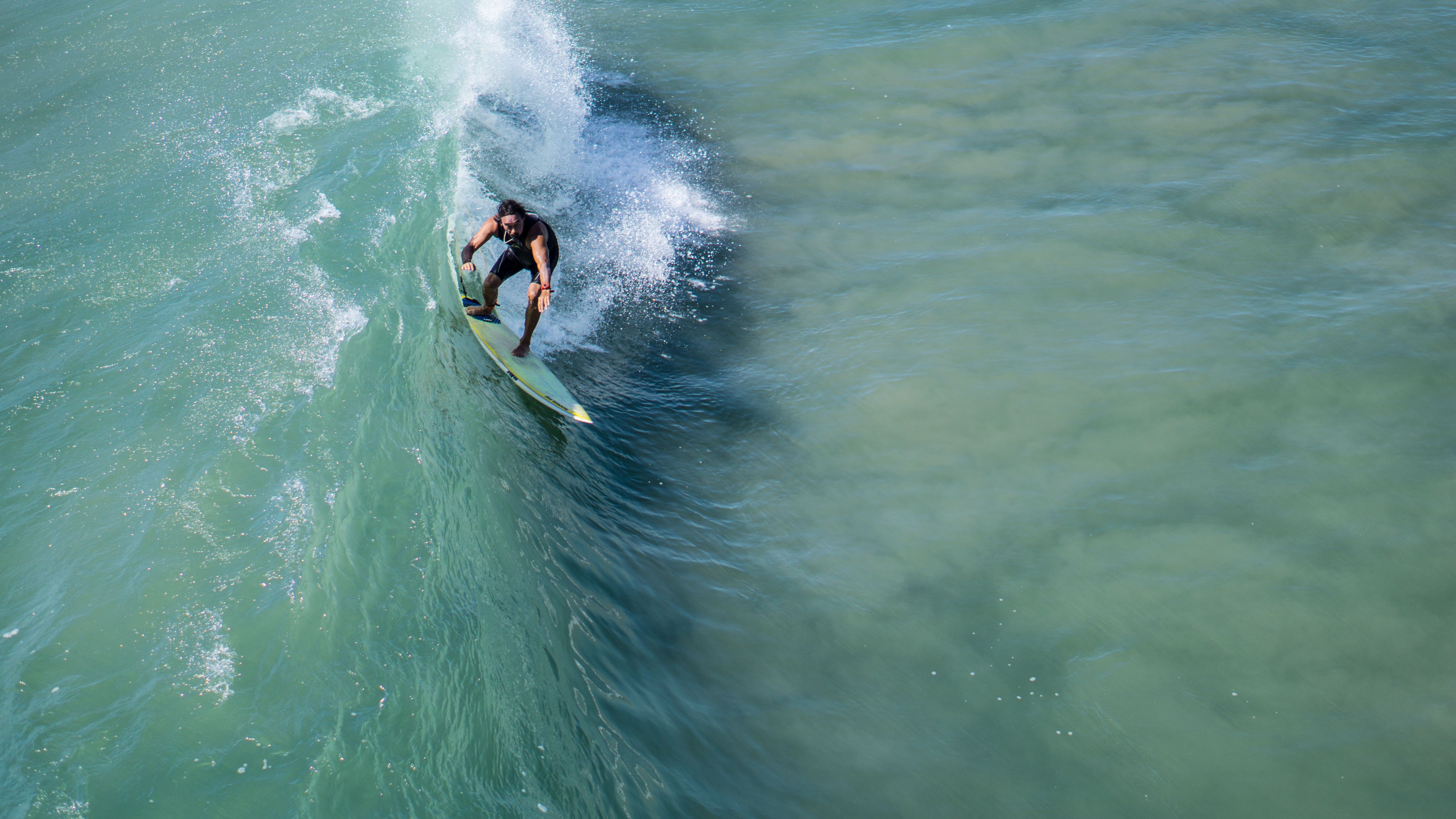 Surfer riding a wave in the ocean HD Wallpaper