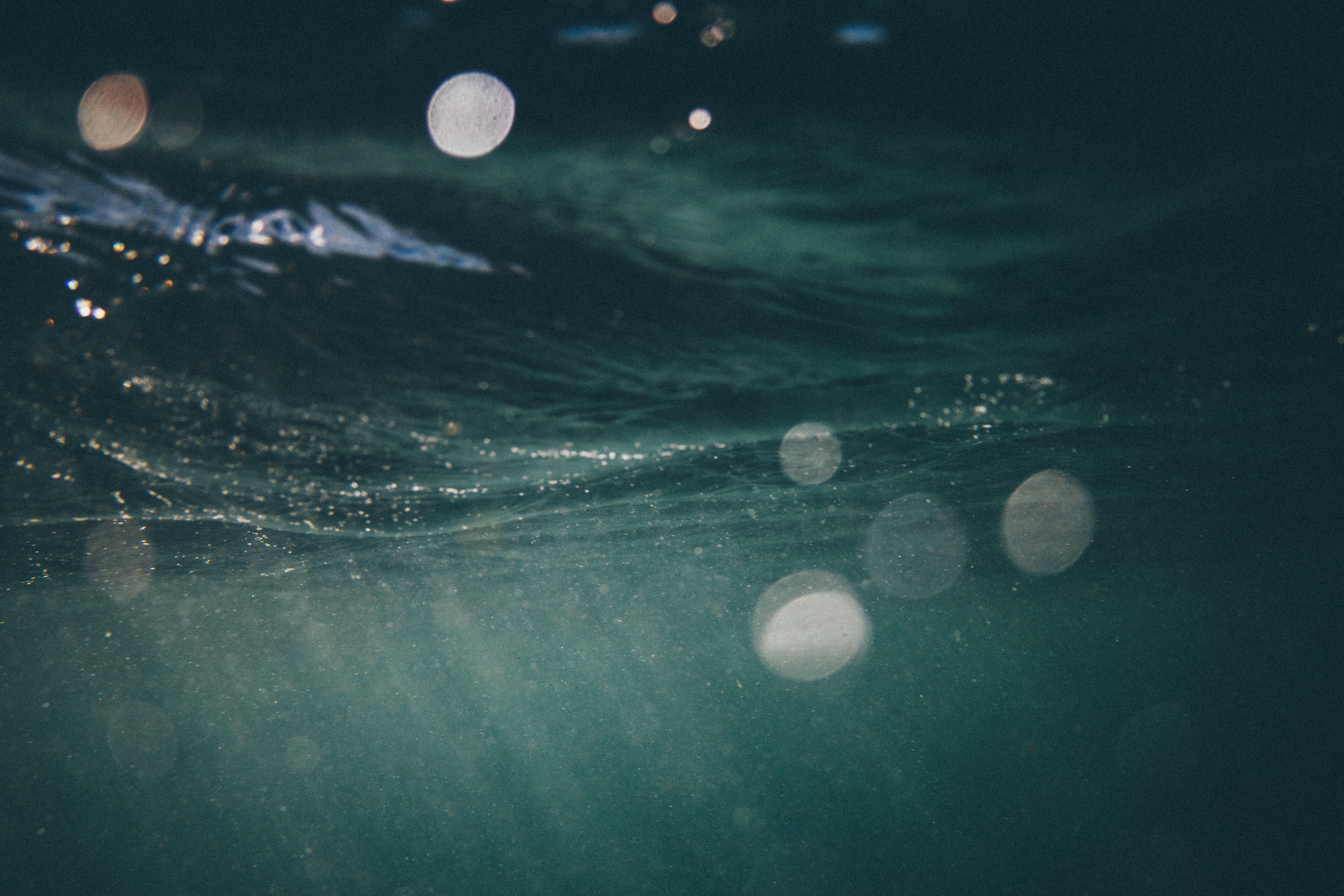Underwater view of ocean waves with light reflections HD Wallpaper