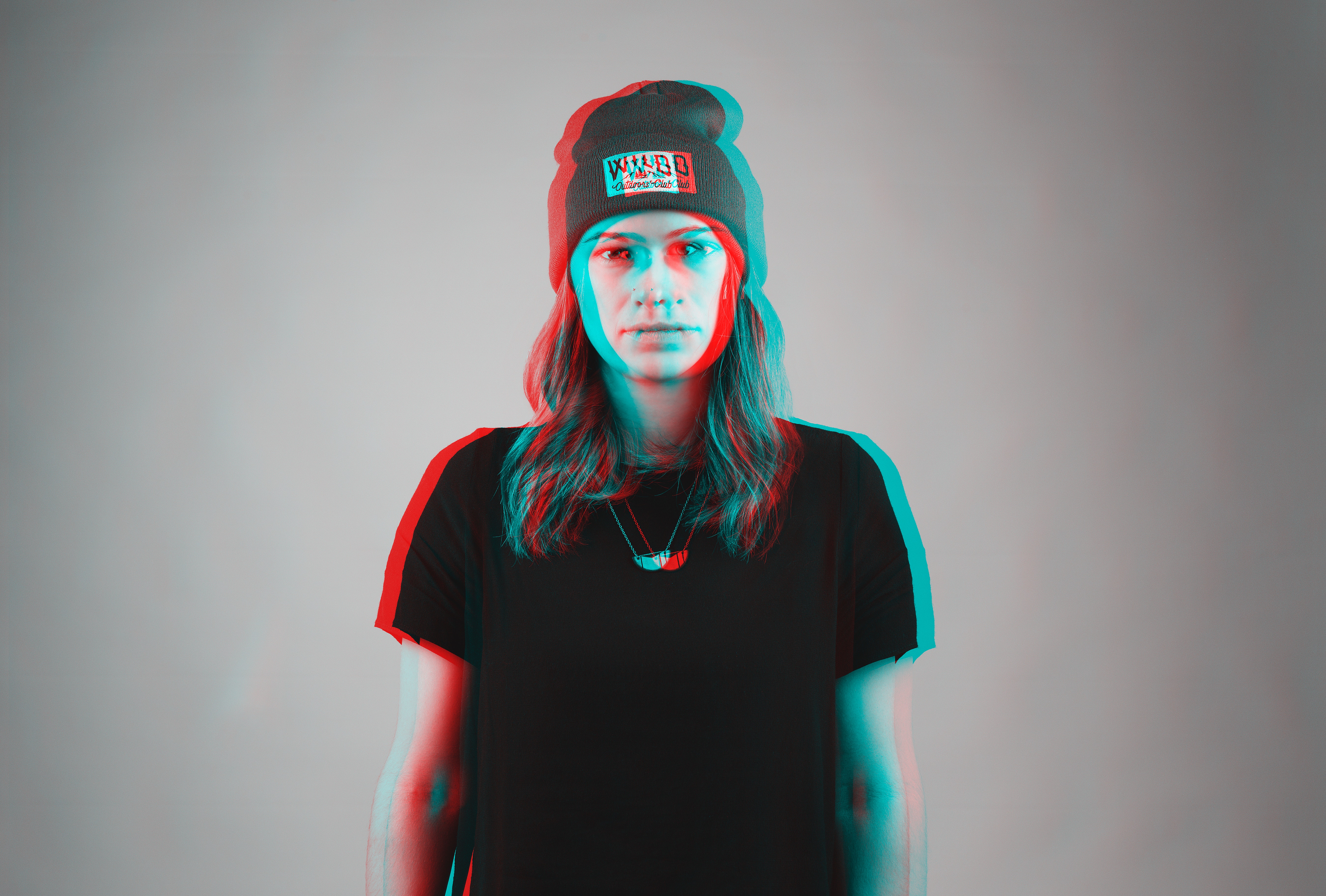 Woman wearing a beanie and necklace with 3D effect HD Wallpaper
