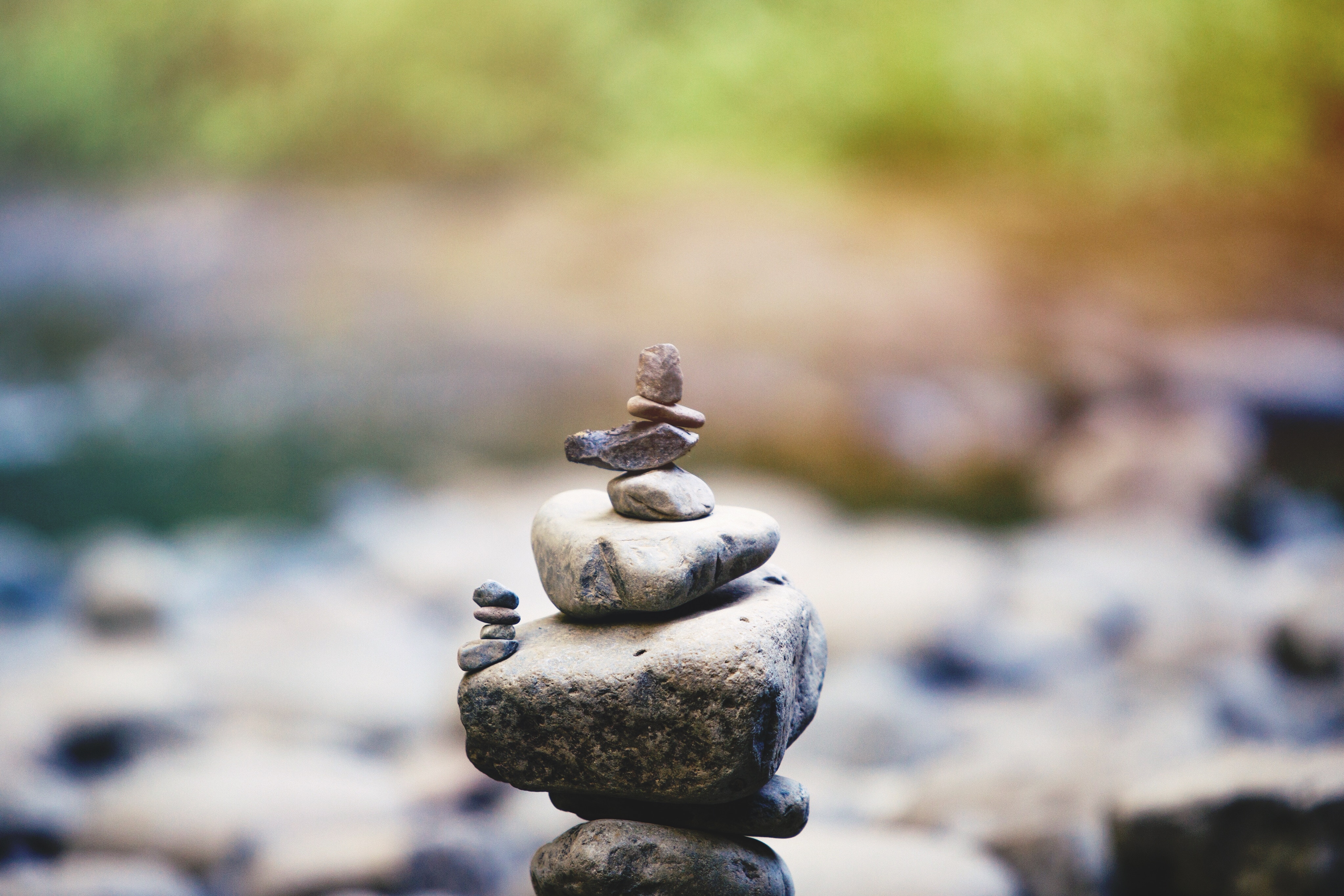 Stacked rocks at Eagle Creek, Oregon HD Wallpaper