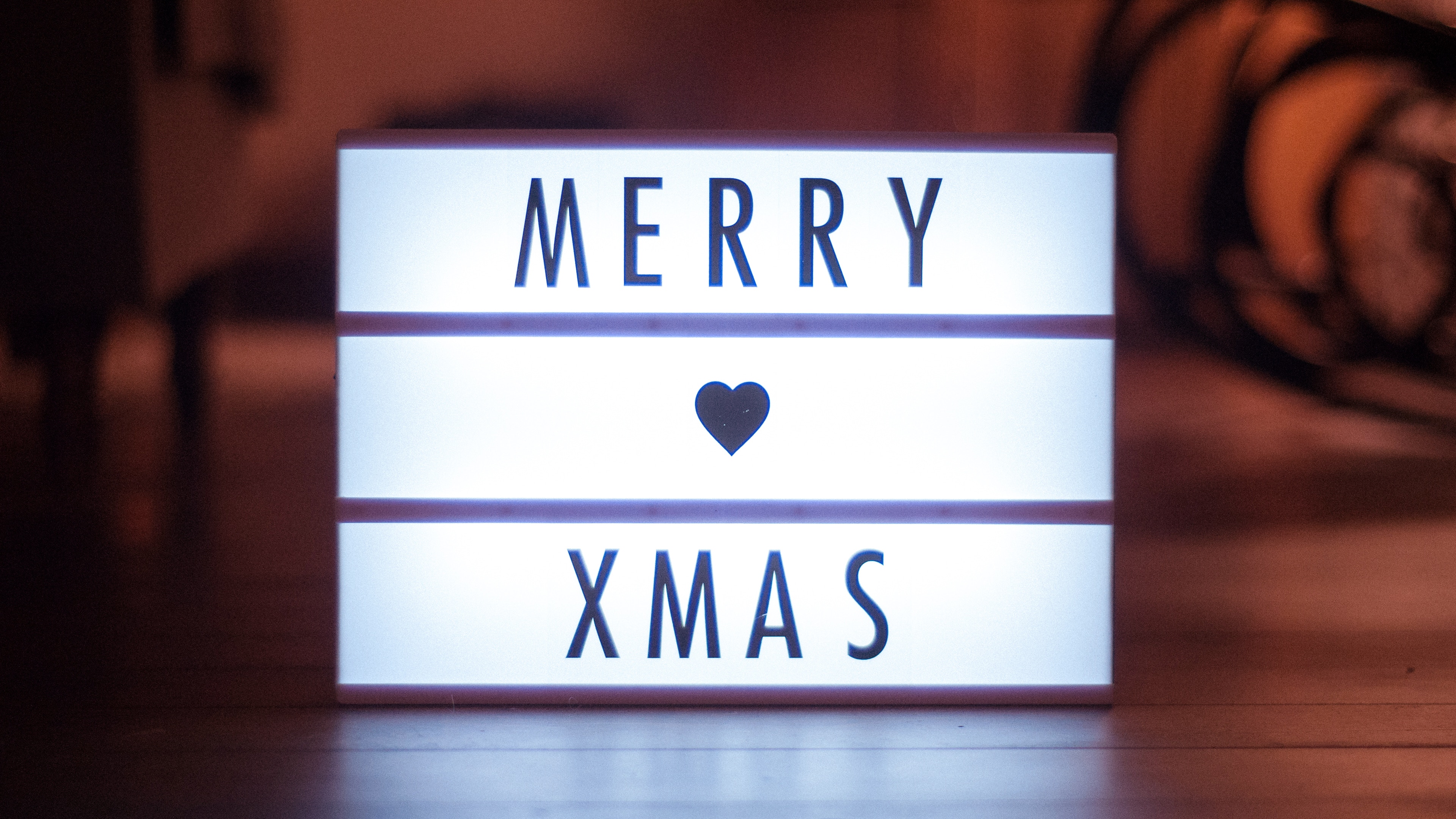 Merry Xmas lightbox with heart HD Wallpaper