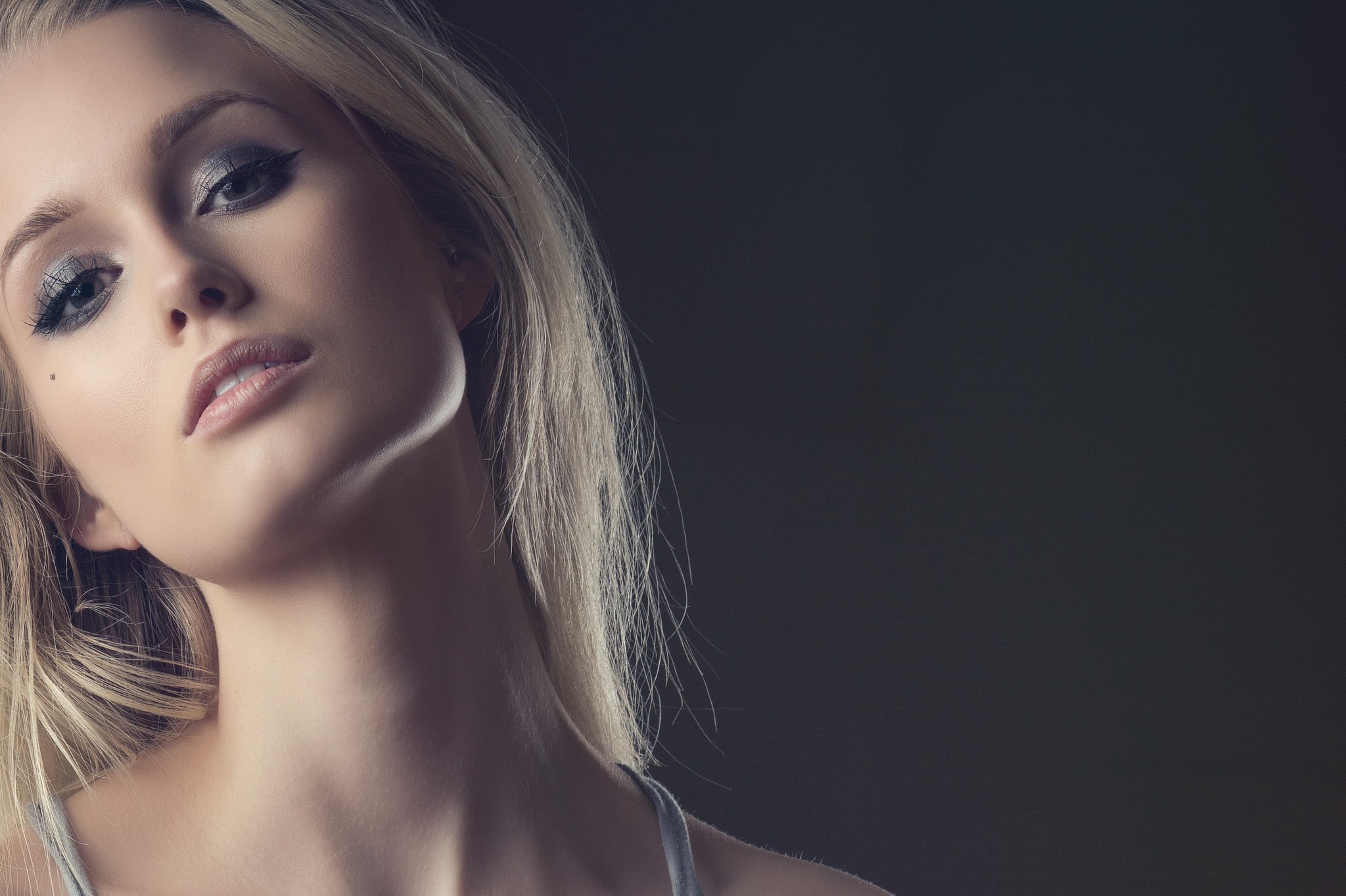 Serene Close-Up Portrait of Mercedes Kallstrom Blonde Woman HD Wallpaper