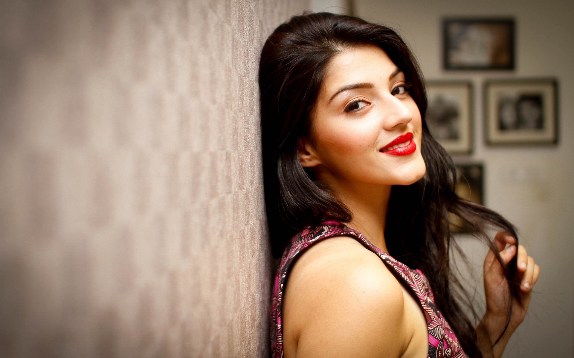 Mehreen Pirzada leaning against a textured wall HD Wallpaper