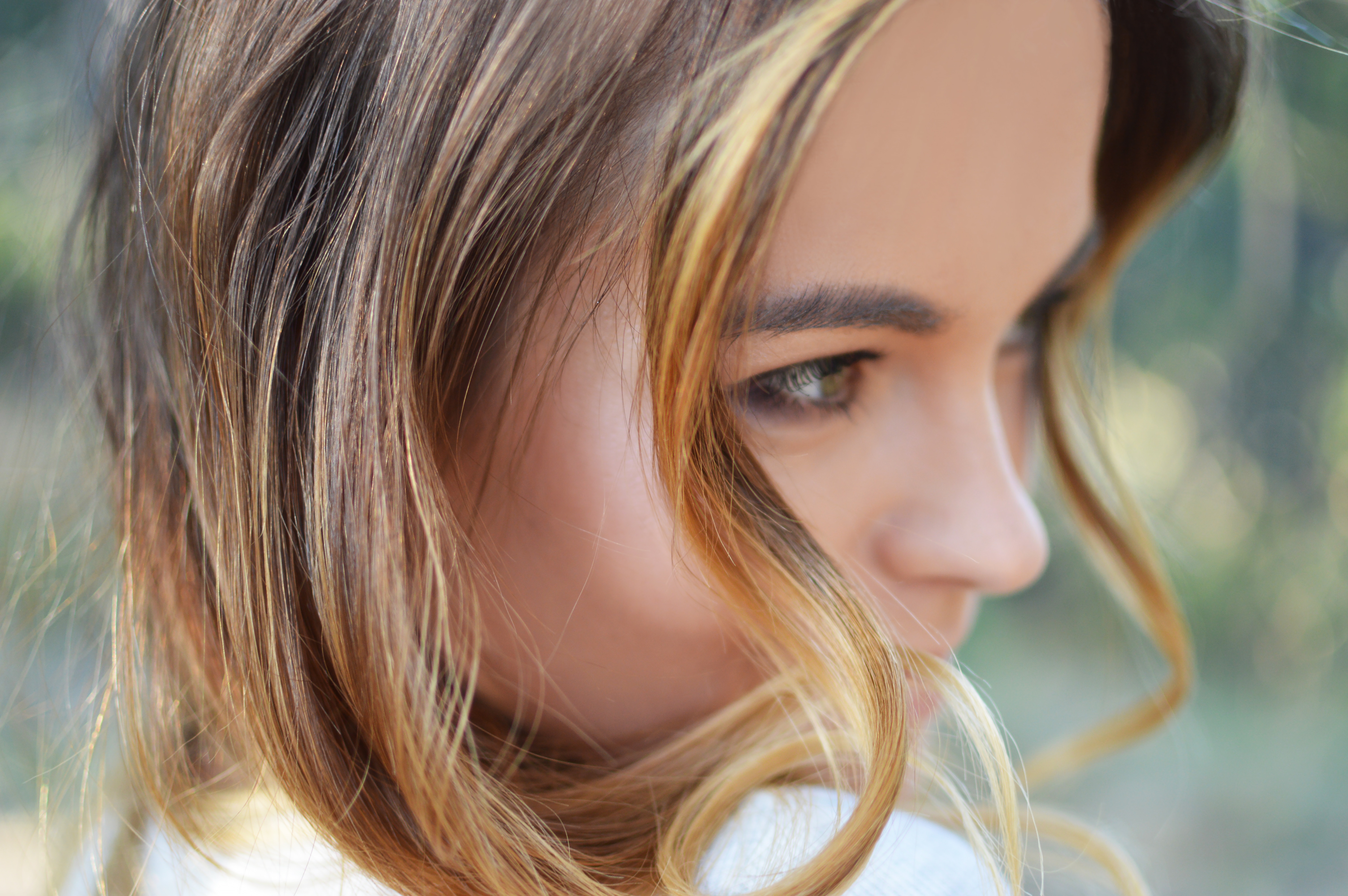 Woman with blonde hair in profile HD Wallpaper
