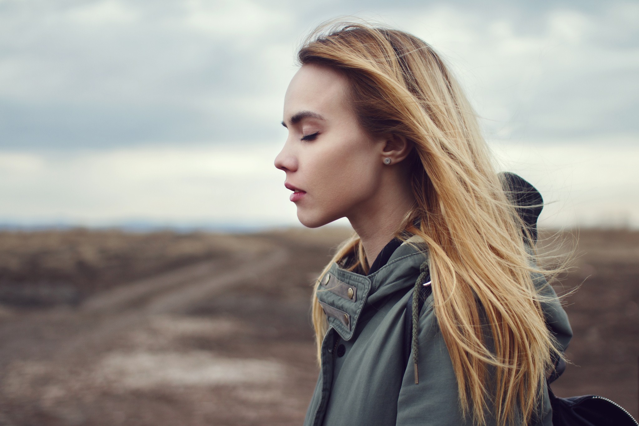 Young woman with blonde hair outdoors HD Wallpaper