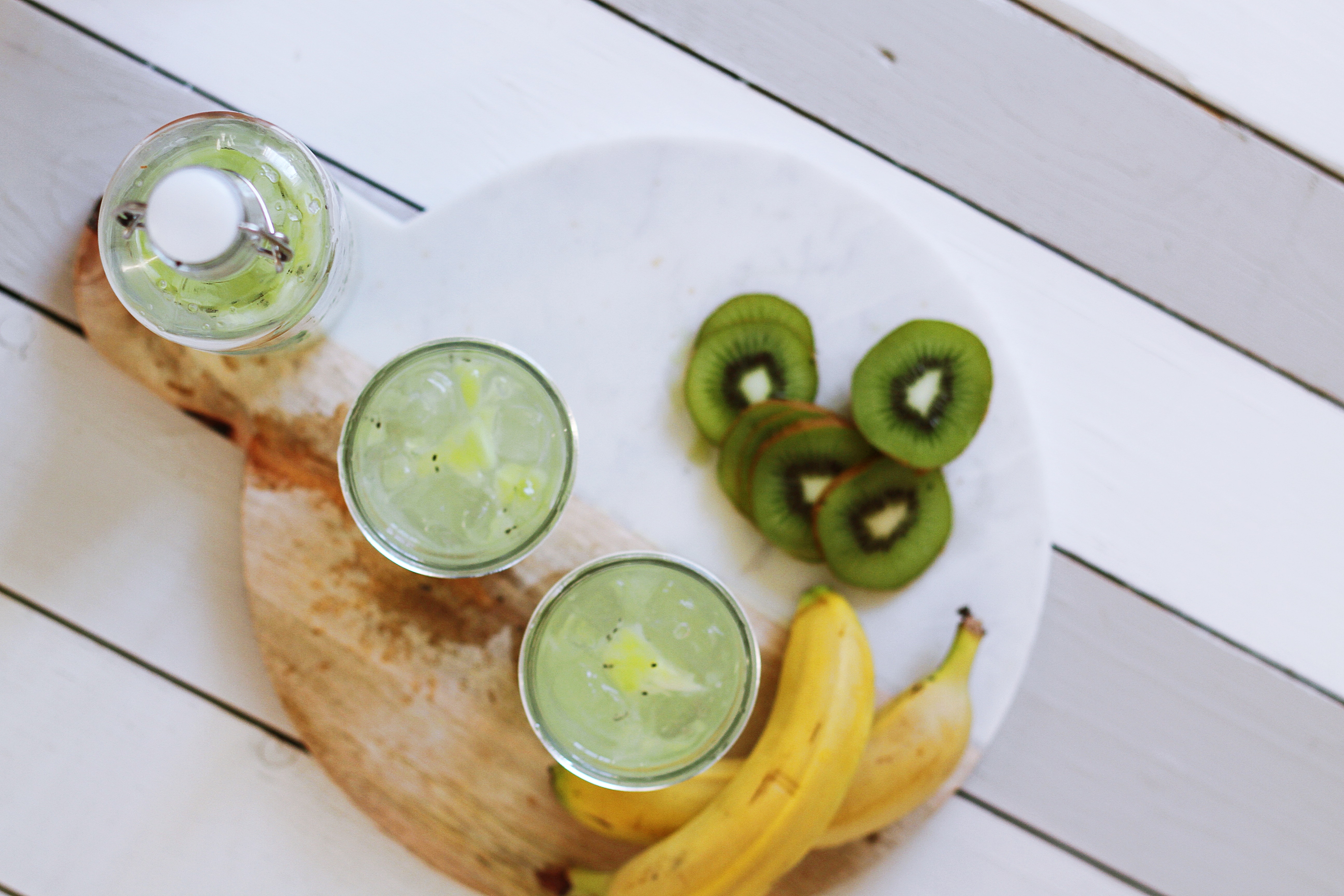 Kiwi and Banana Drinks on a Cutting Board HD Wallpaper