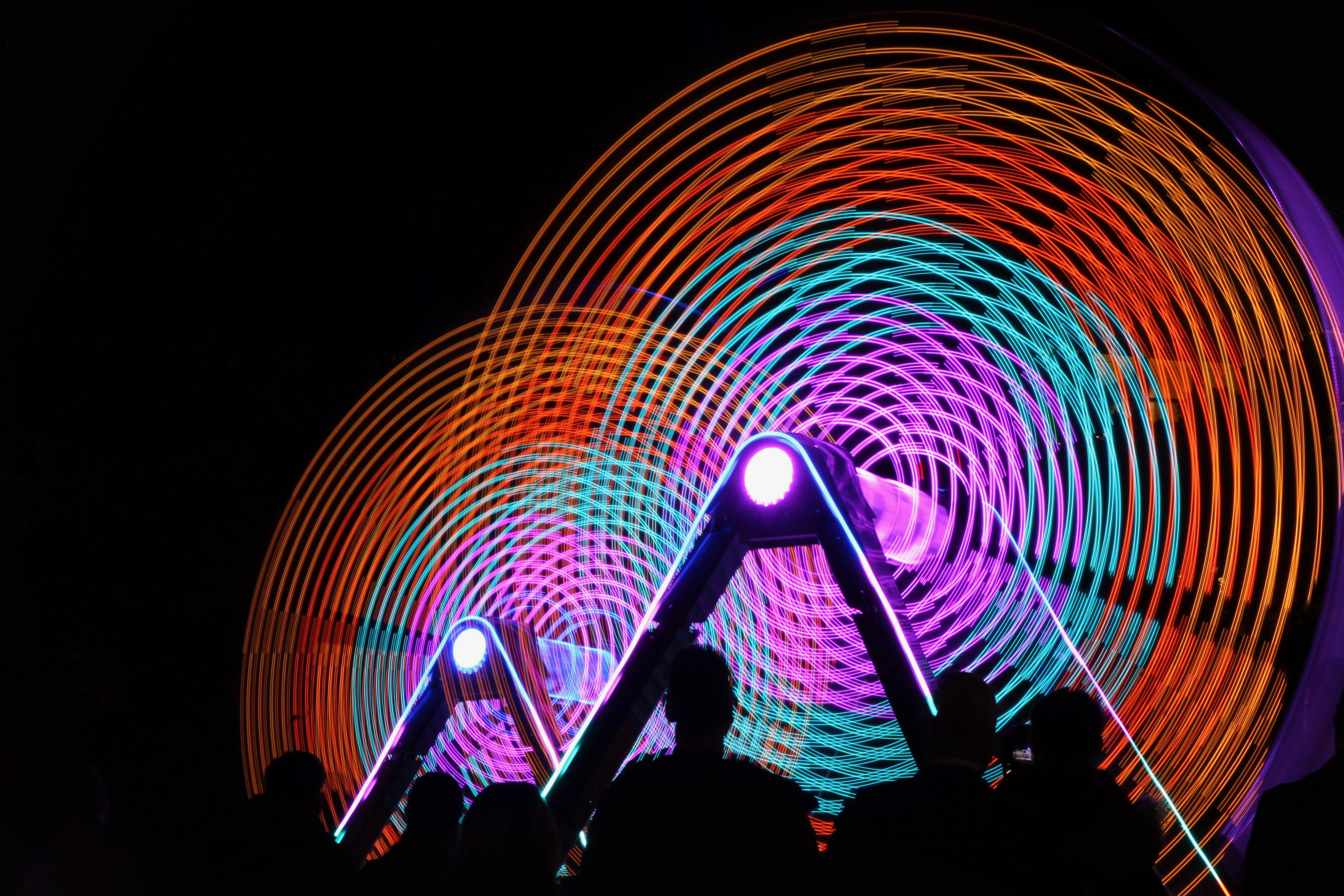 Long exposure of a Ferris wheel at Vivid Sydney HD Wallpaper