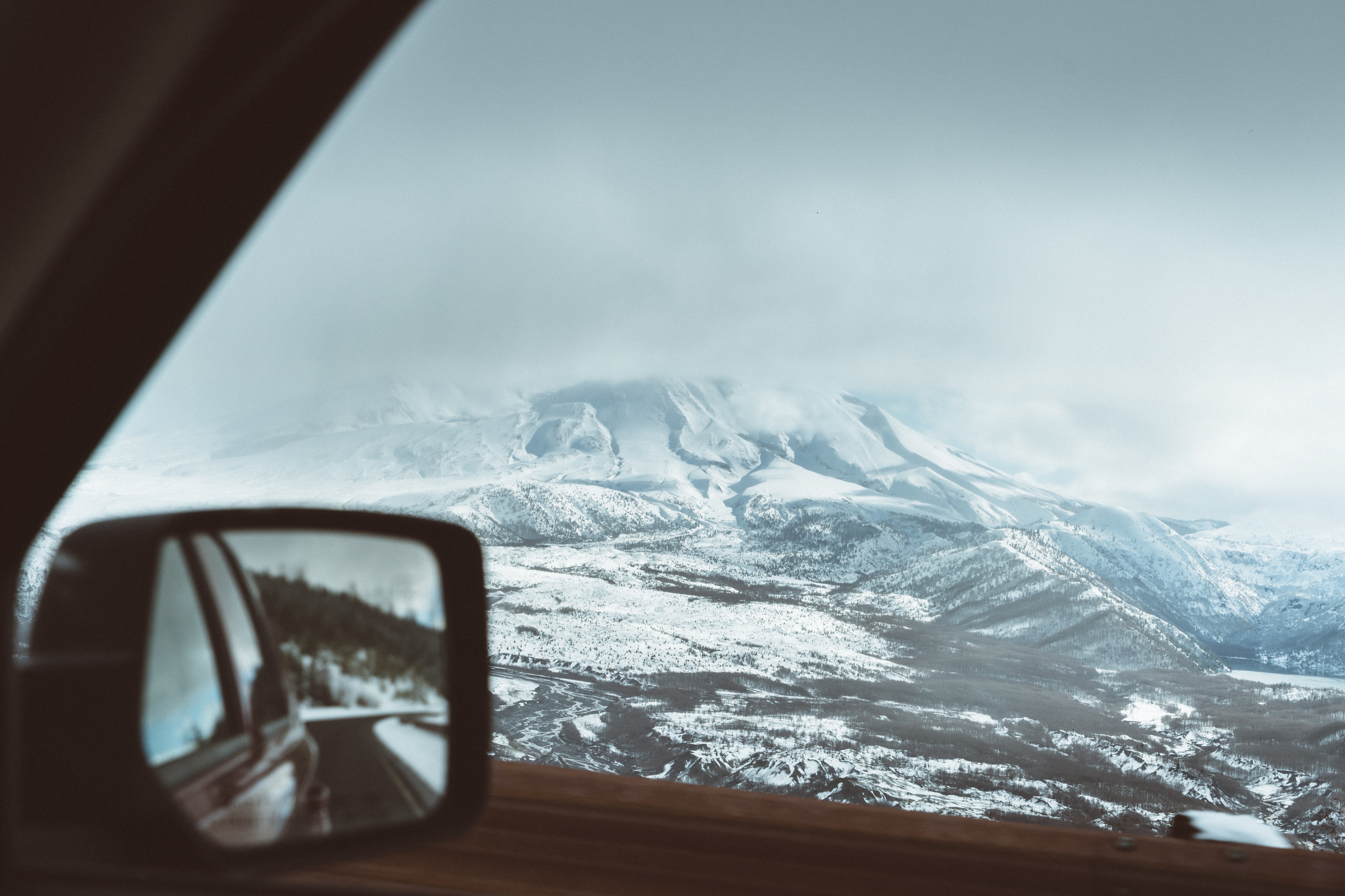 View of Mount St. Helens from a car in winter HD Wallpaper