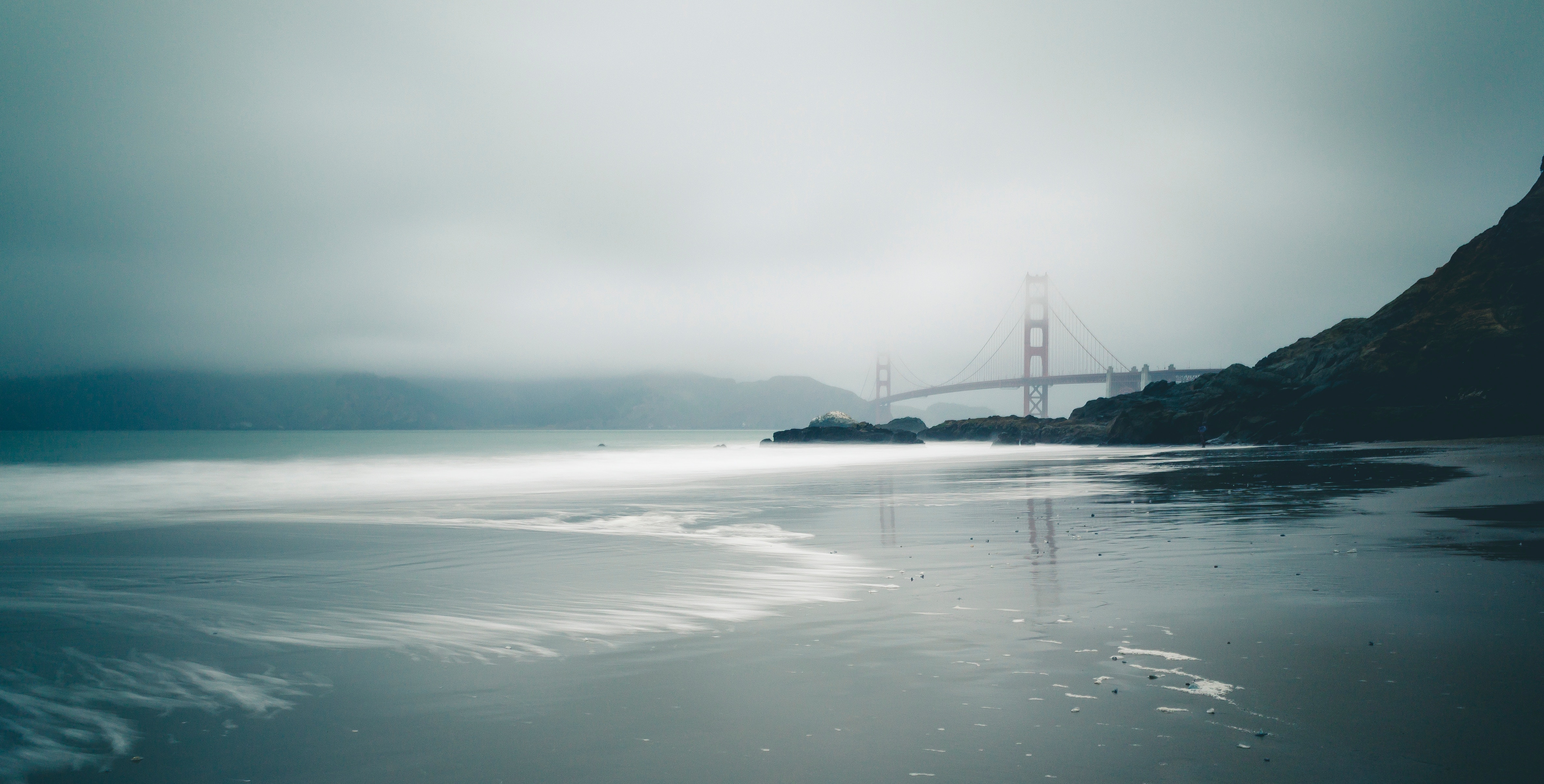 Golden Gate Bridge in Fog Over Ocean HD Wallpaper