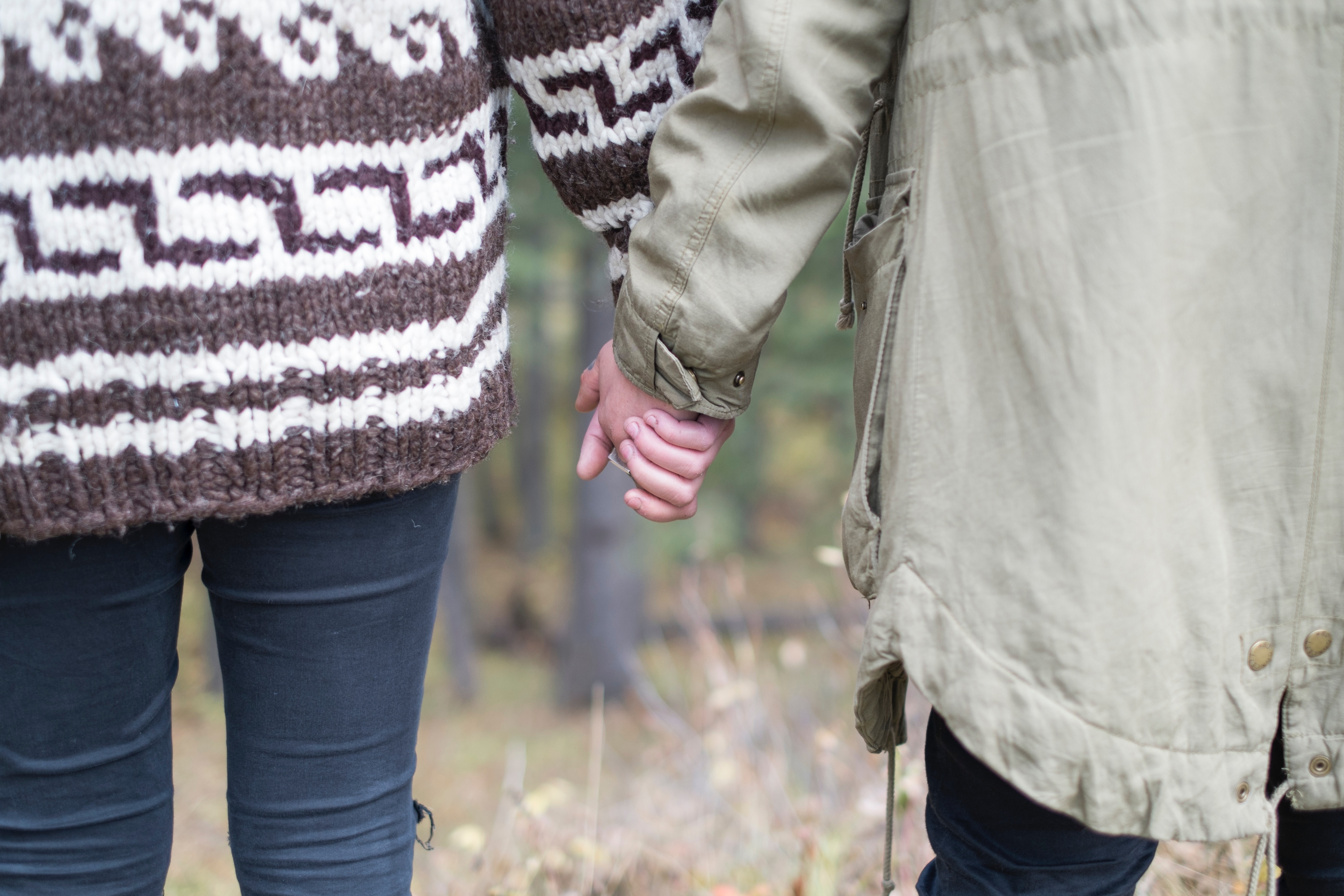 Couple holding hands outdoors HD Wallpaper
