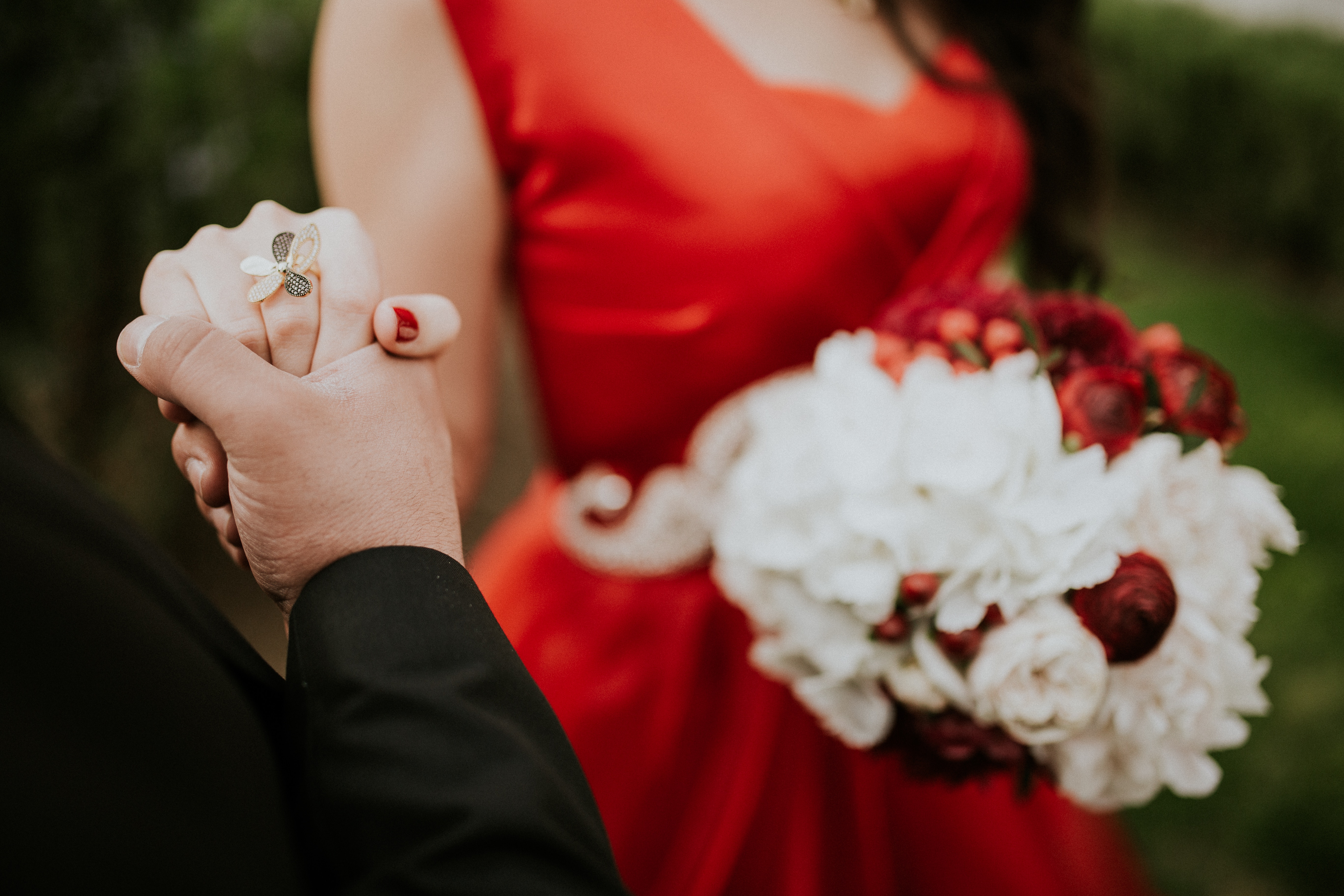 Couple holding hands with wedding bouquet and ring HD Wallpaper