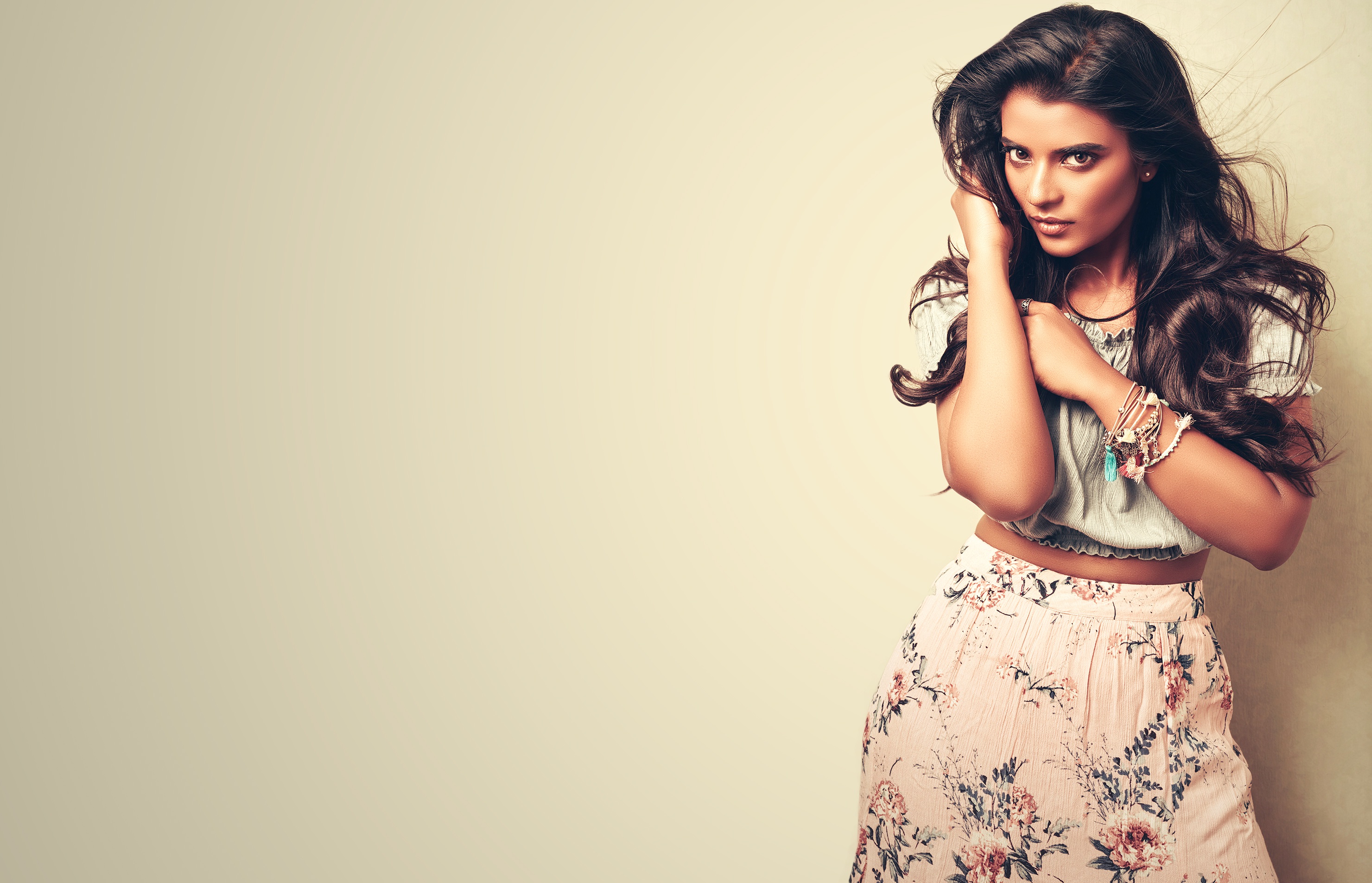 Aishwarya Rajesh in a floral skirt and crop top HD Wallpaper
