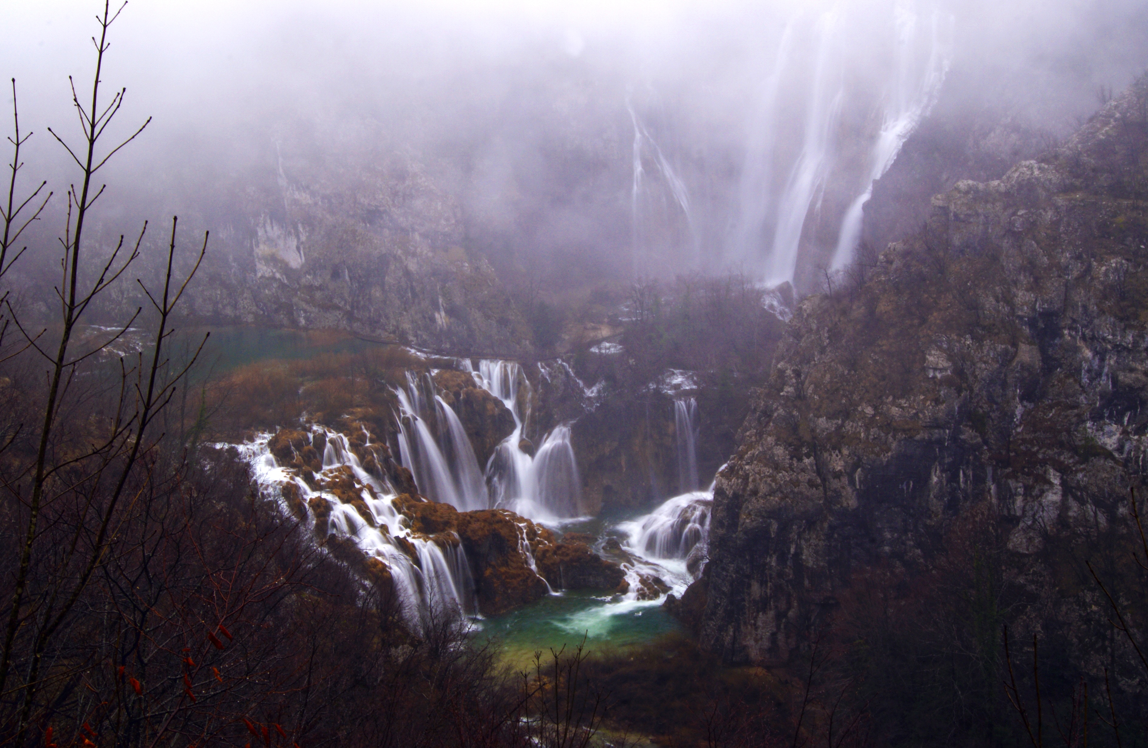 Waterfalls in Plitvice Lakes National Park, Croatia HD Wallpaper