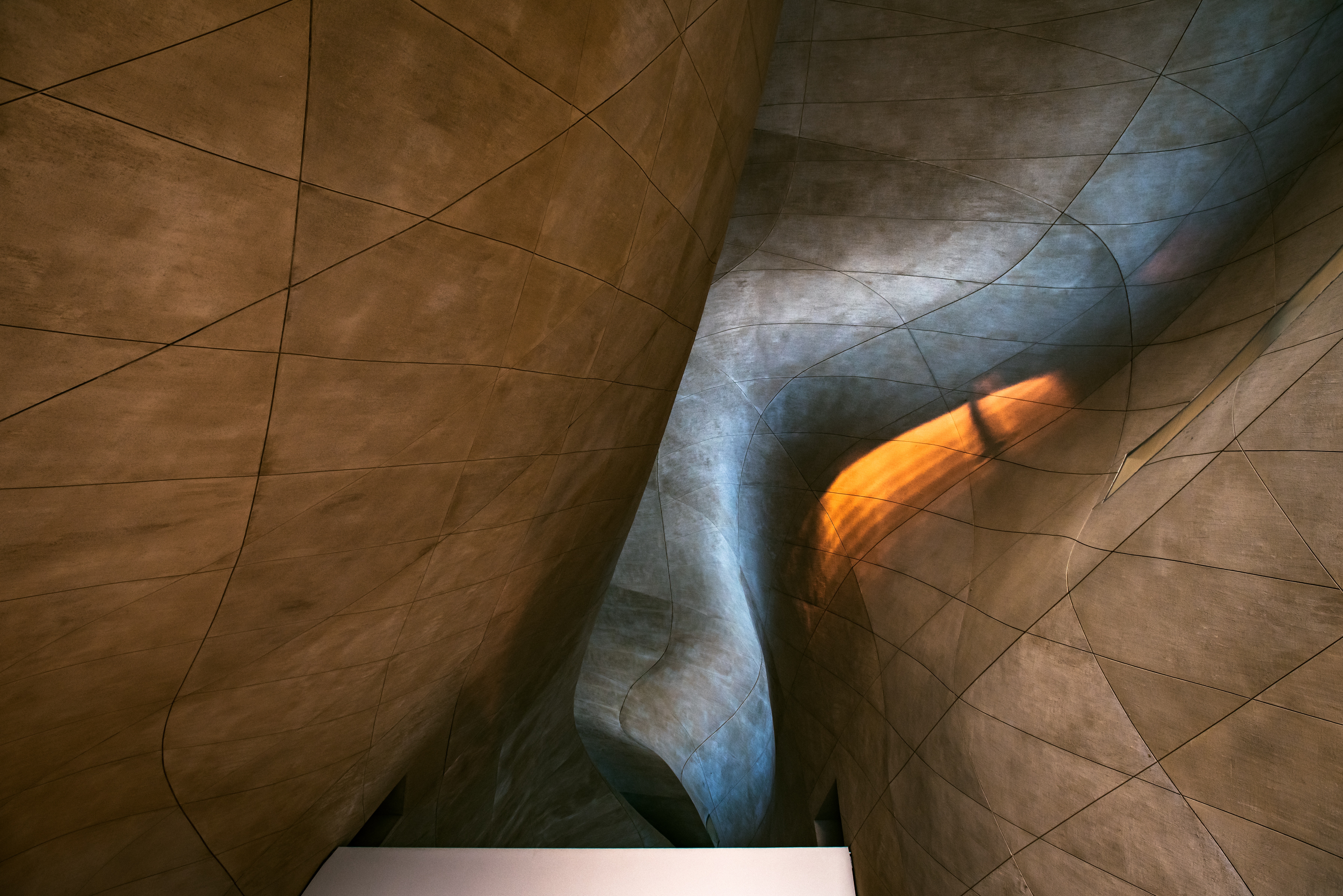 Abstract curved interior with geometric patterns and light reflection HD Wallpaper