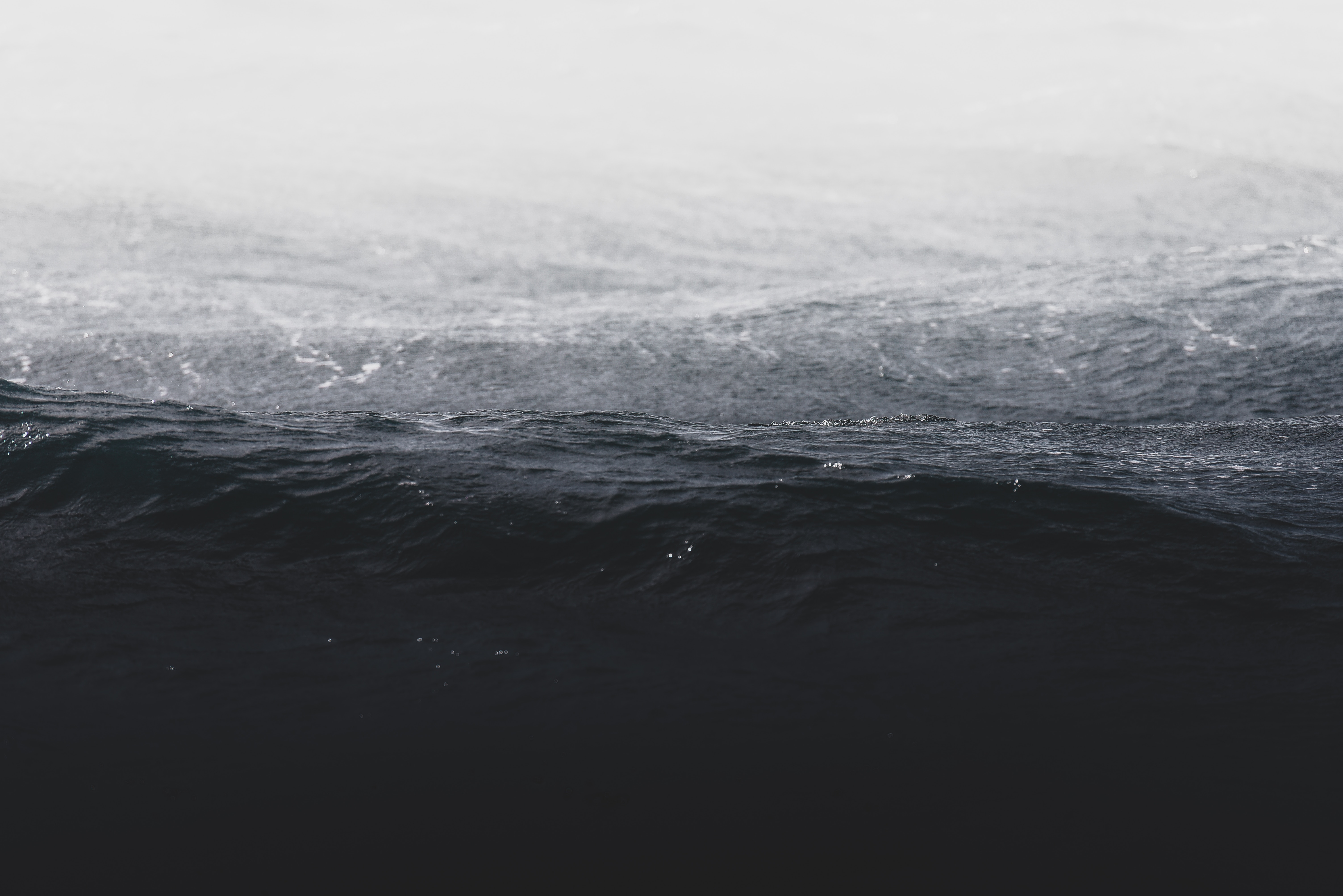 Dark Ocean Waves Under a Misty Sky HD Wallpaper