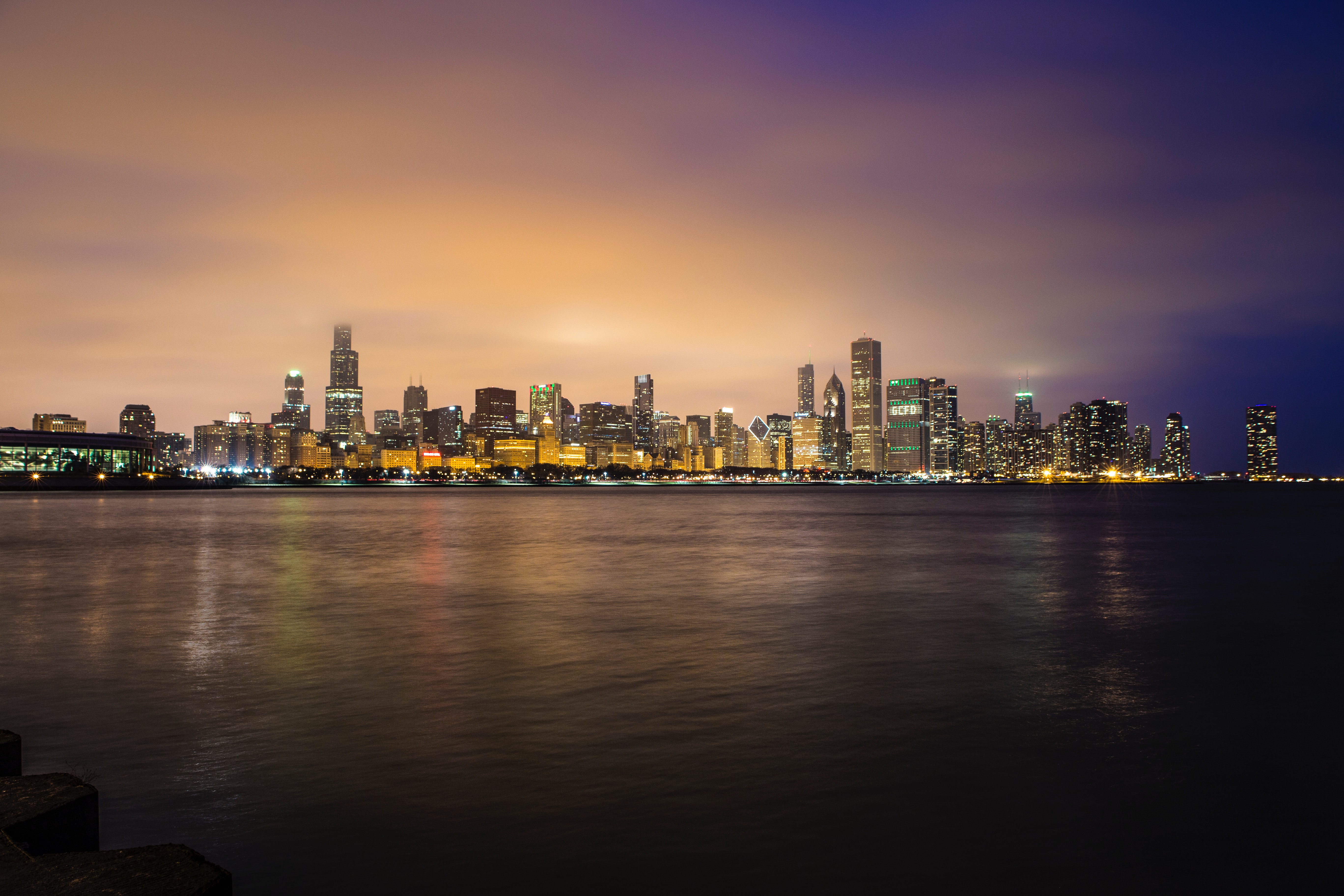 Chicago skyline at dusk over Lake Michigan HD Wallpaper