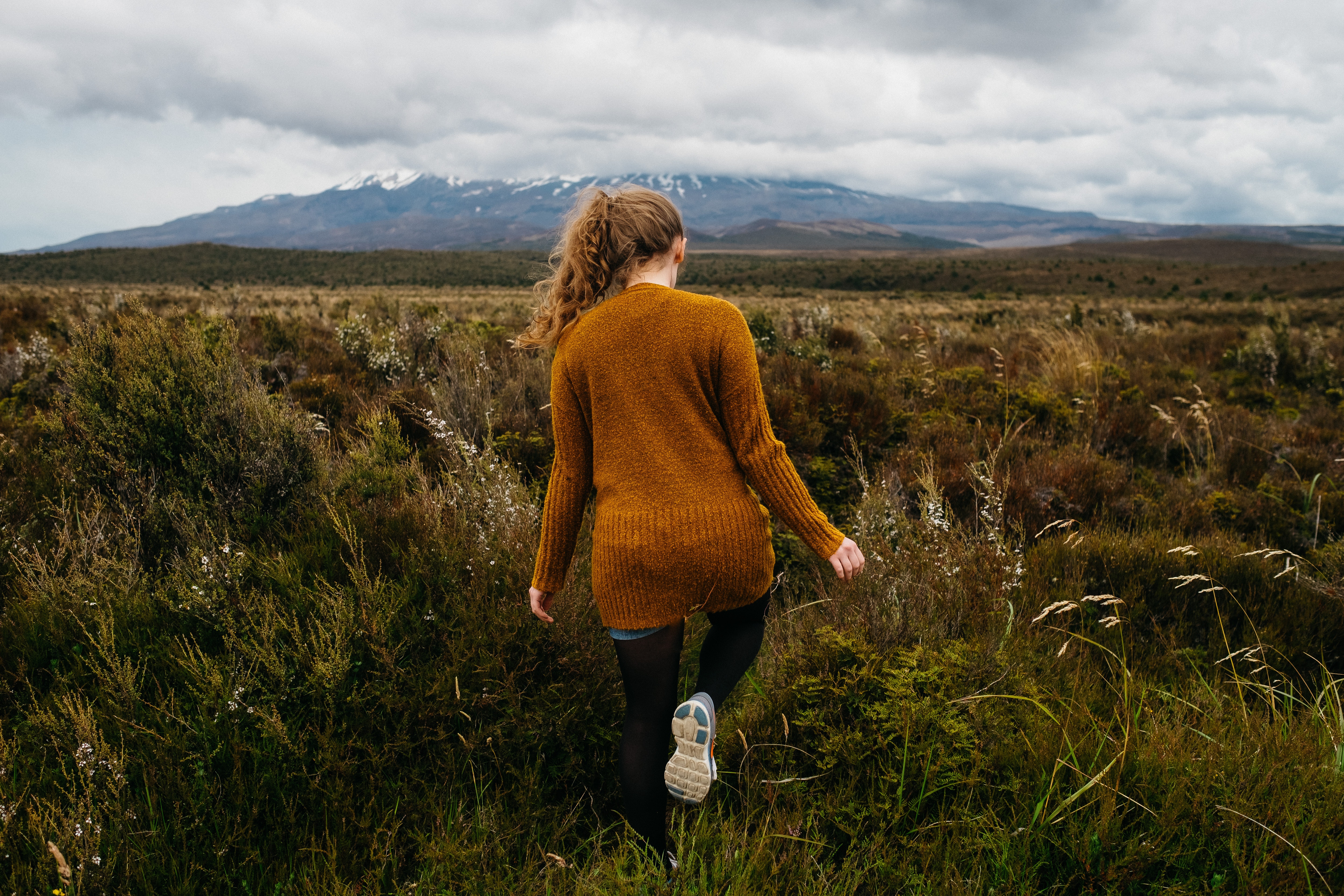 Woman walking in Tongariro National Park, New Zealand HD Wallpaper