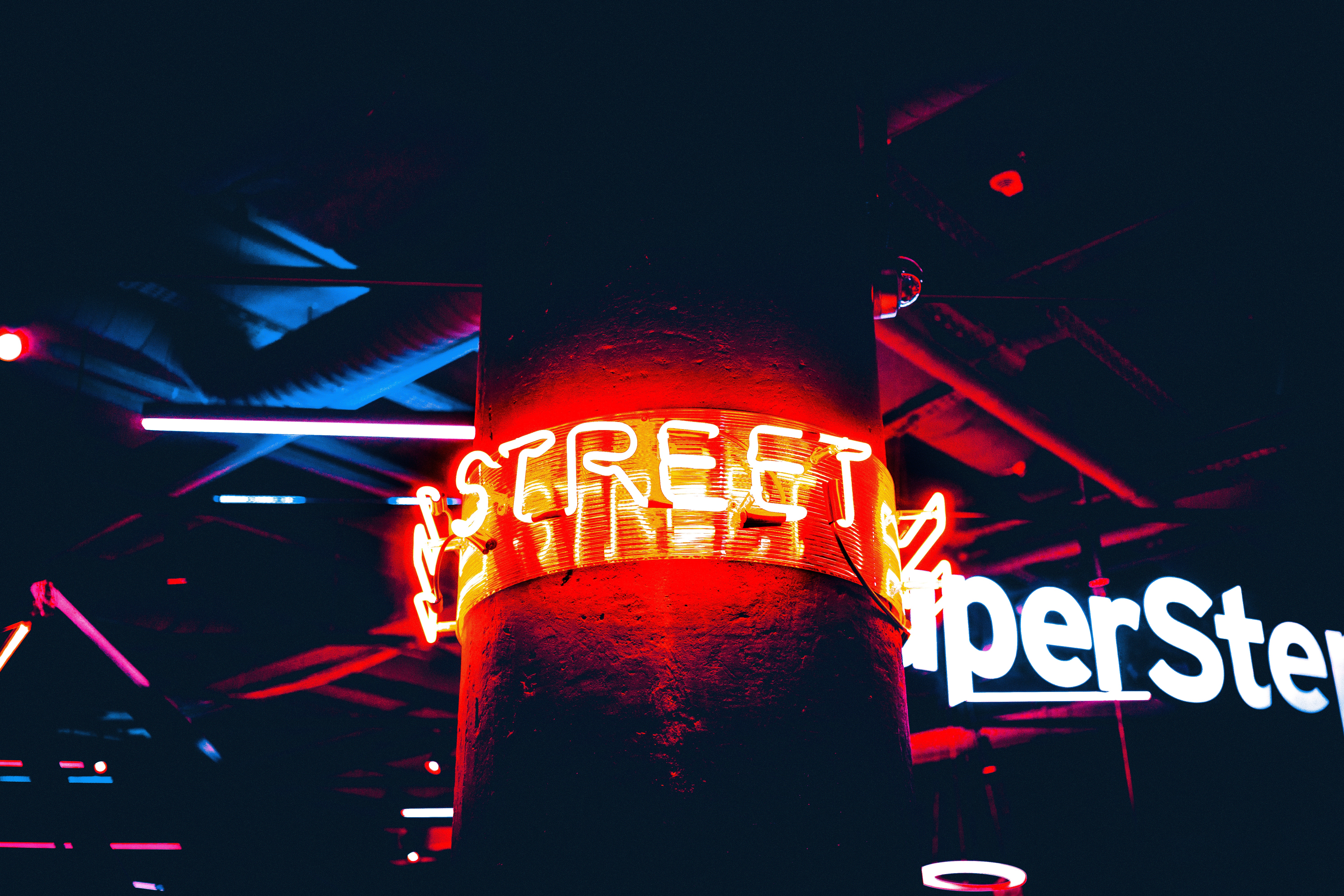 Neon sign 'STREET' on a pillar with 'SuperStar' sign HD Wallpaper
