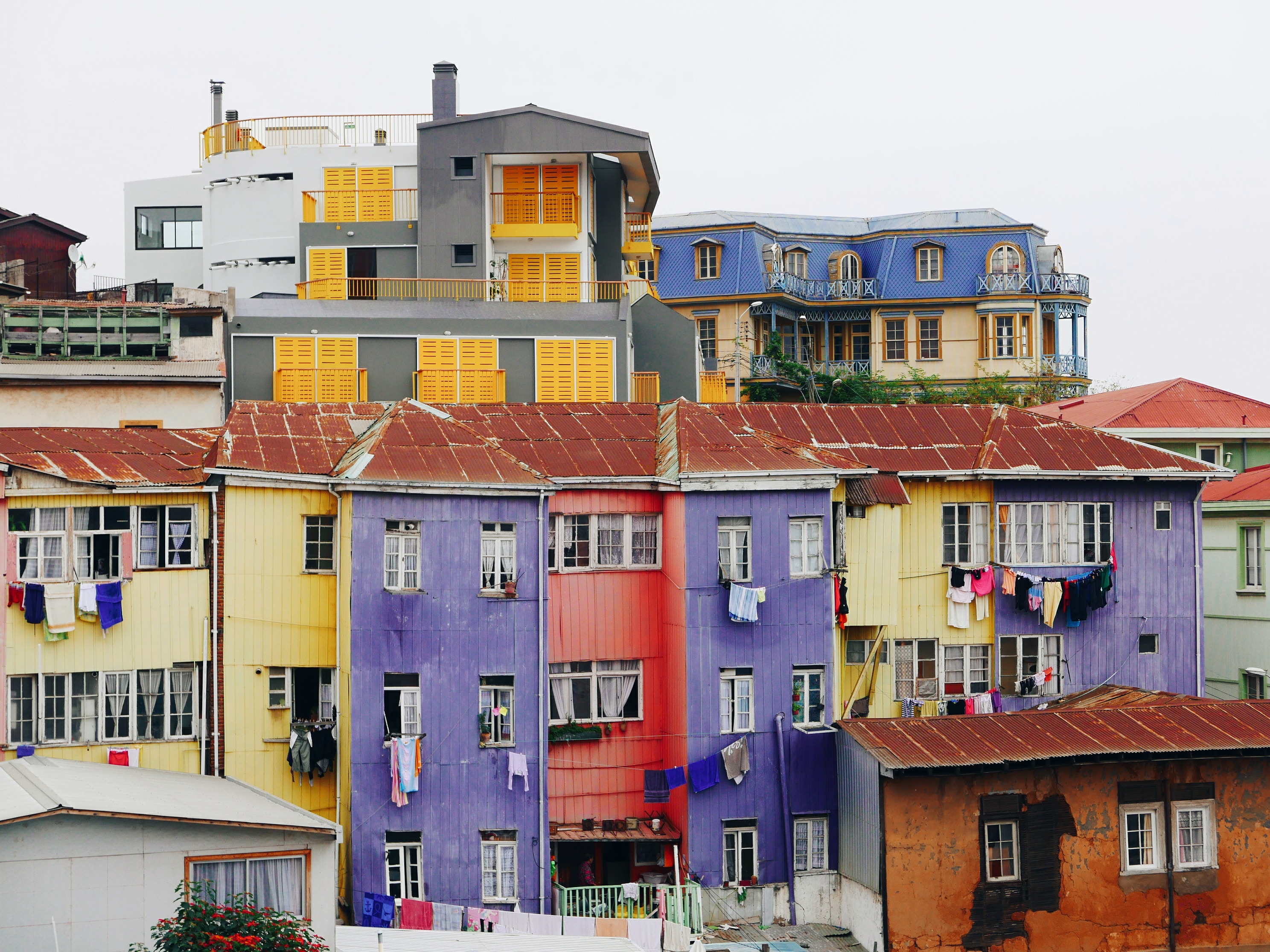 Colorful houses on a hill in Valparaiso, Chile HD Wallpaper