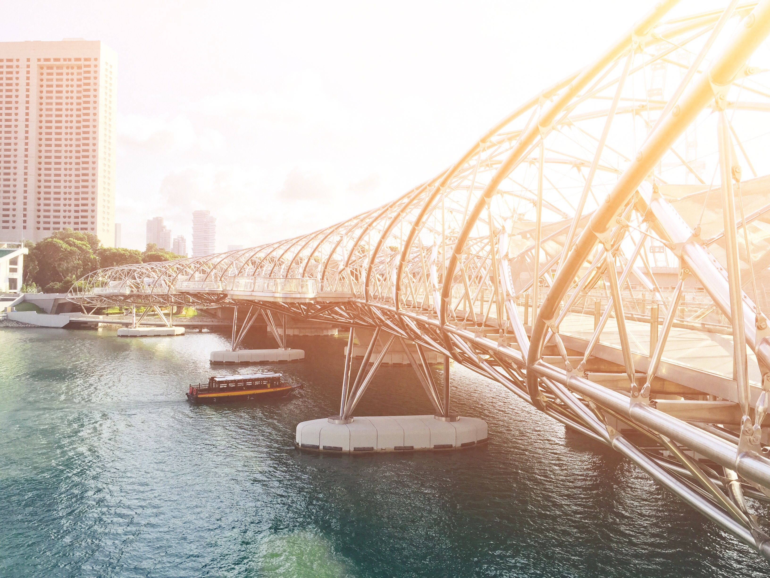 Helix Bridge over Singapore River at sunrise HD Wallpaper
