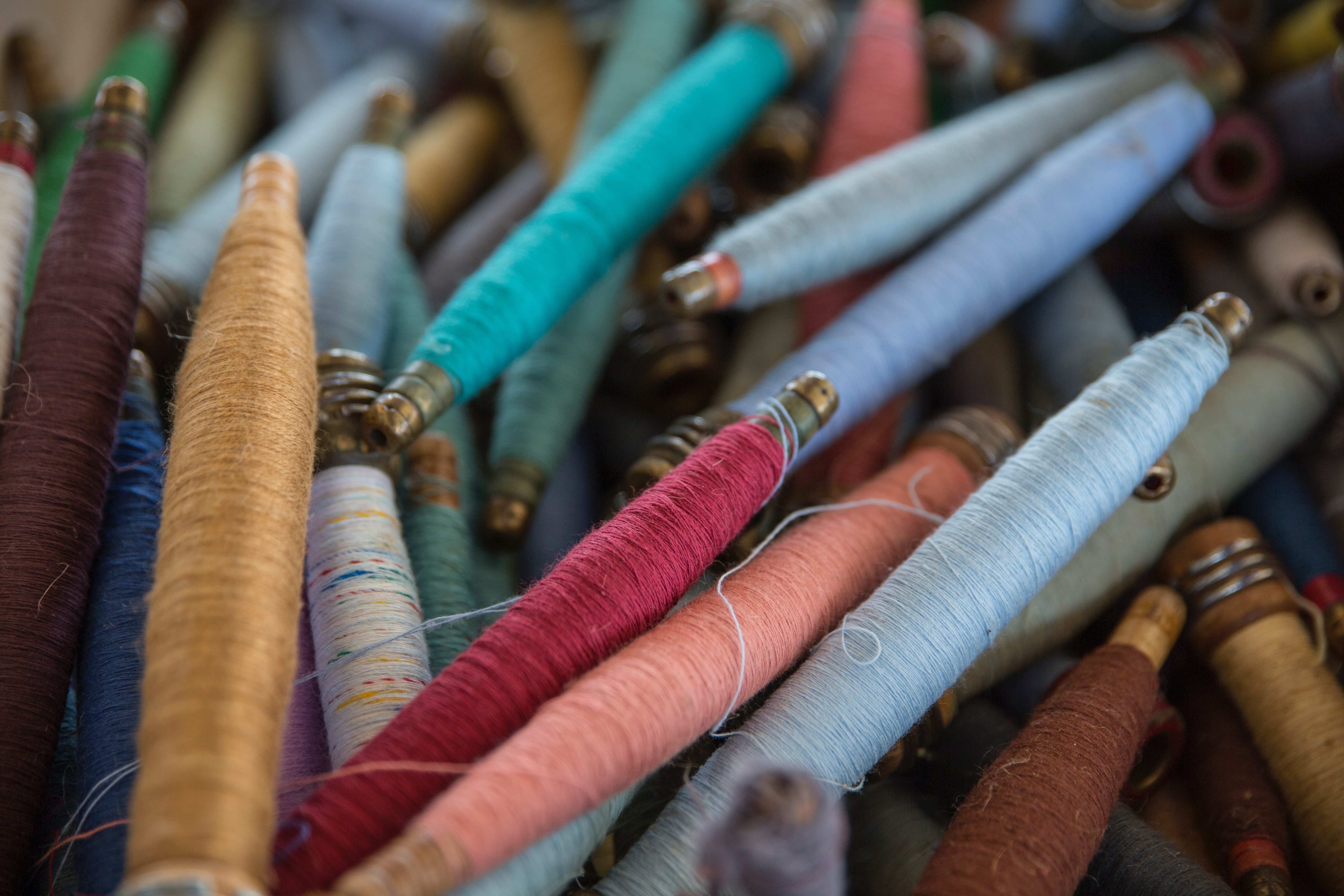 Pile of colorful spools of thread HD Wallpaper