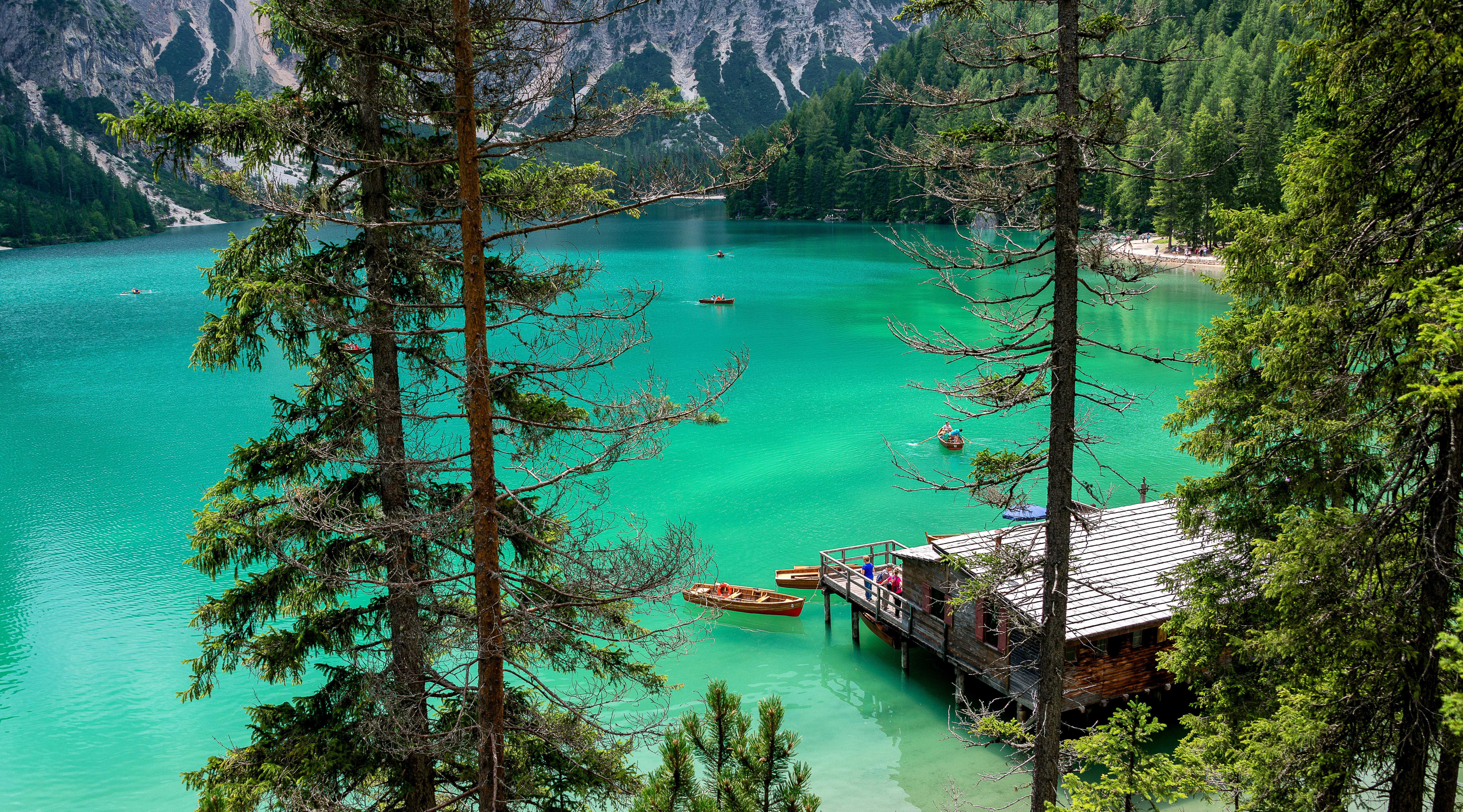Tranquil Mountain Lake with Cabin and Boats HD Wallpaper